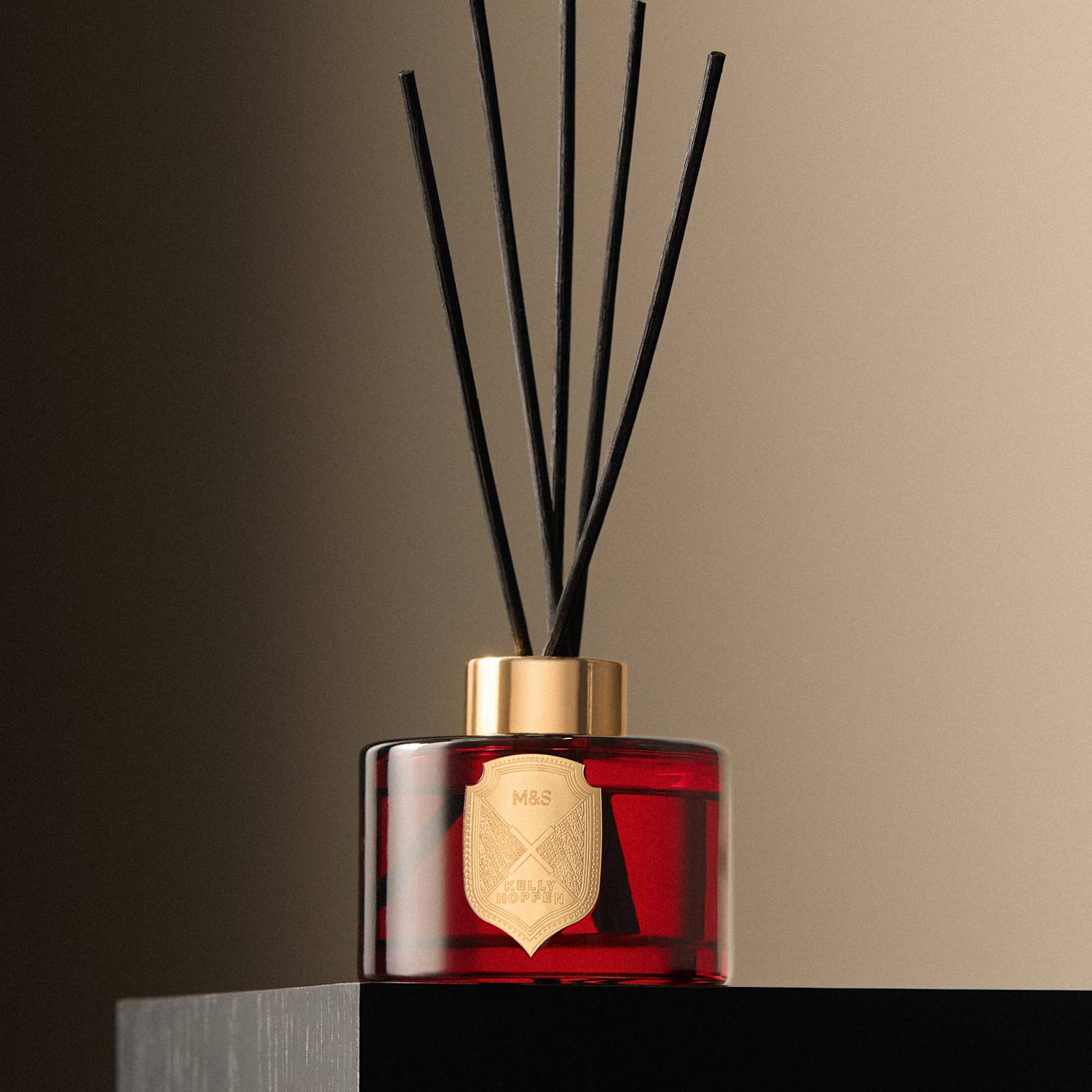 M&S X Kelly Hoppen THE Christmas Joy Diffuser 200ml - Red Mix