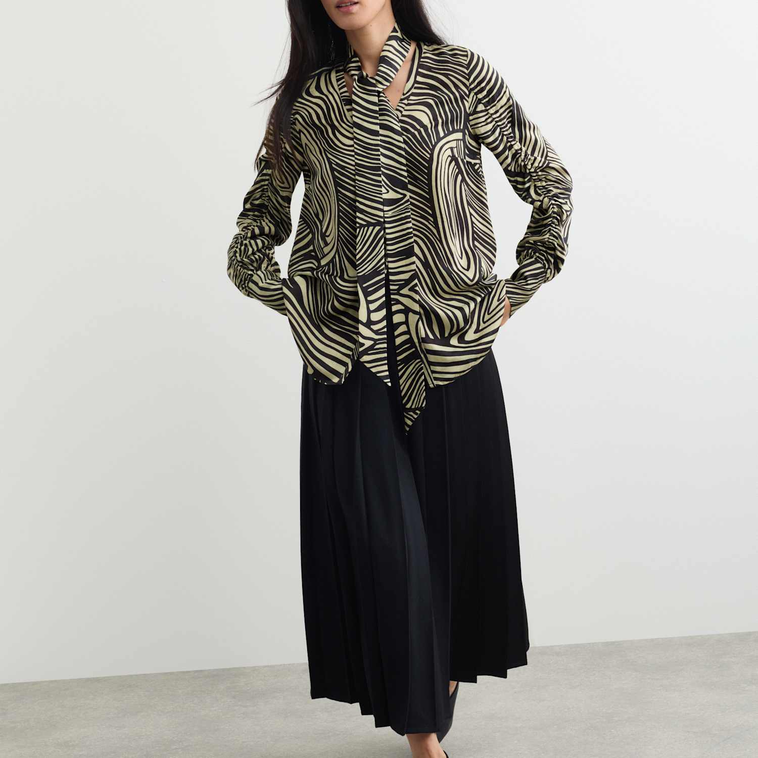 Jaeger Women's Jacquard Printed Tie Neck Blouse - 14 - Black Mix - By M&S