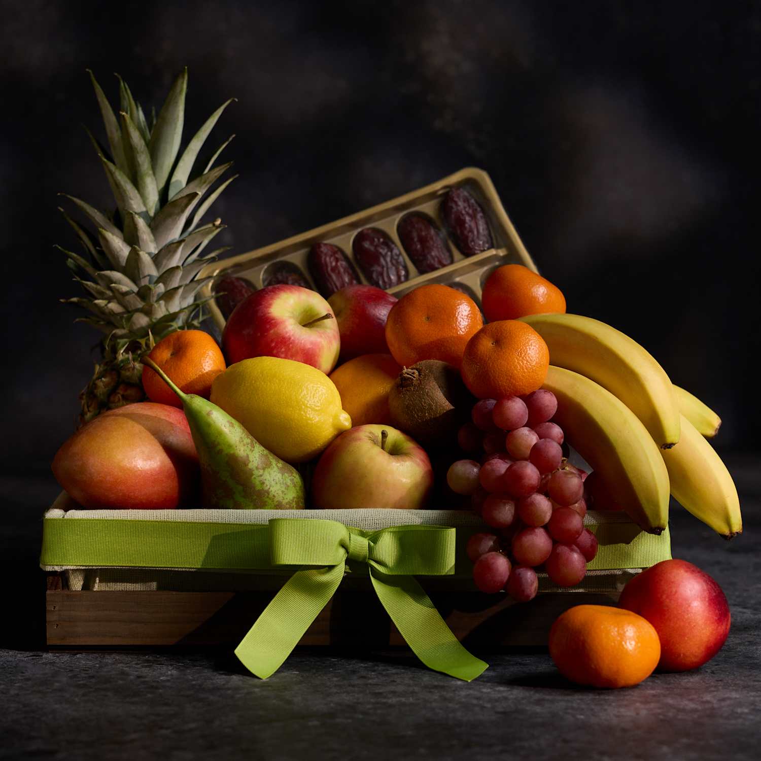 M&S Hampers Large Luxury Fresh Fruit & Date Selection