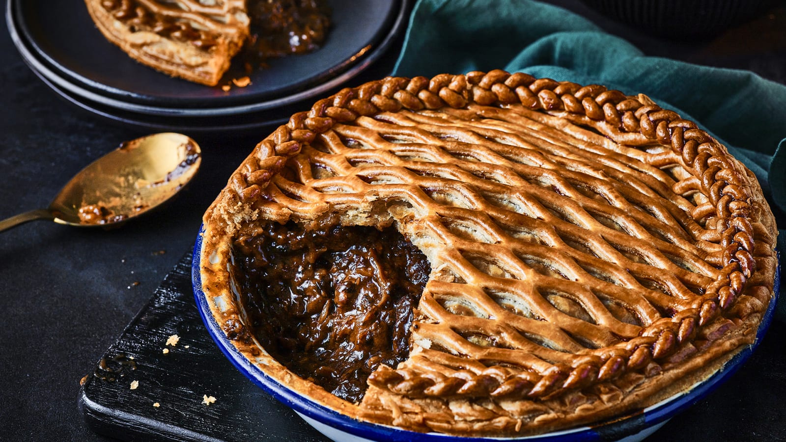 Collection Wagyu Beef Pie (Serves 6) - Main Image