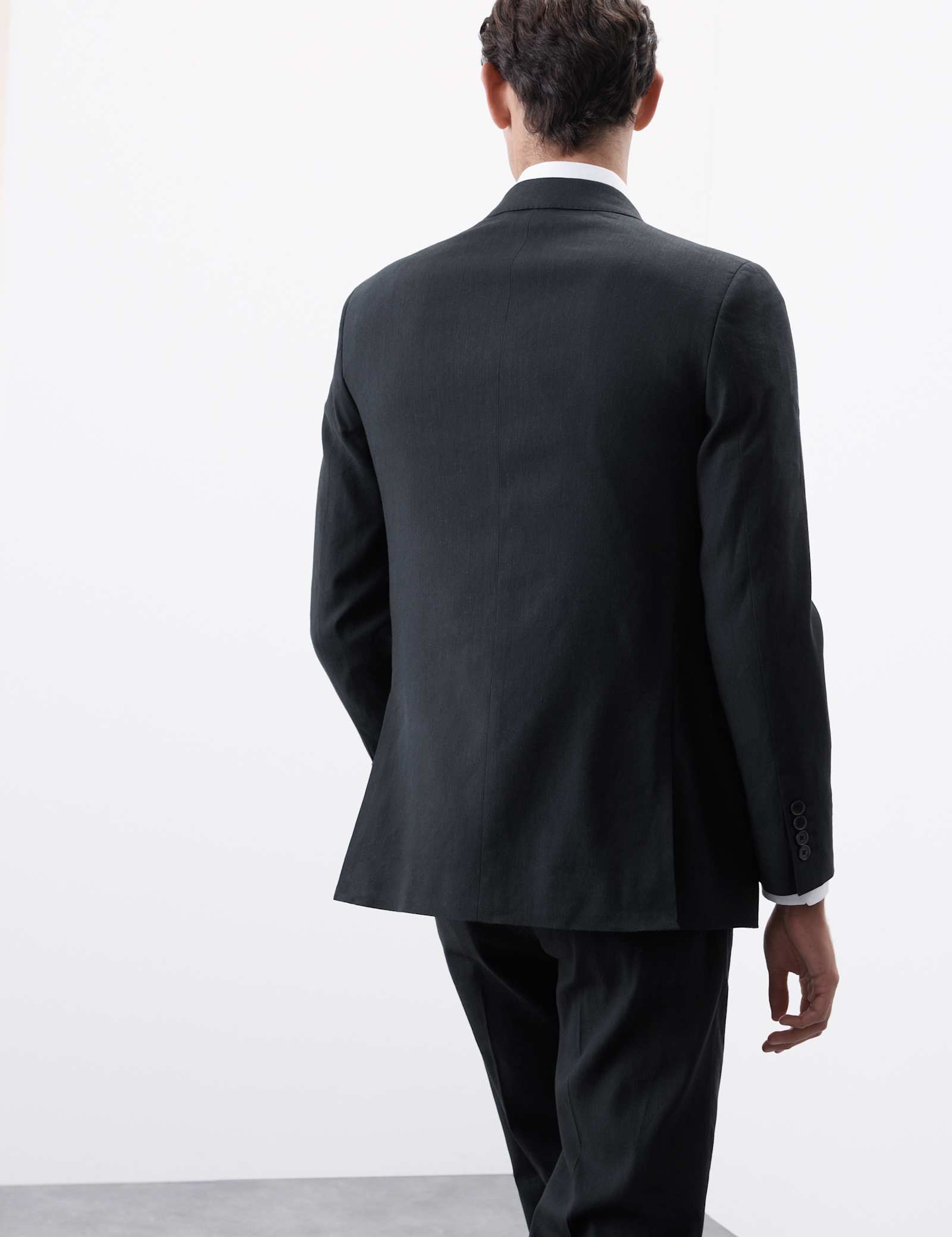 2 Piece Tailored Fit Italian Performance Linen Blend Double Breasted Suit - image 3