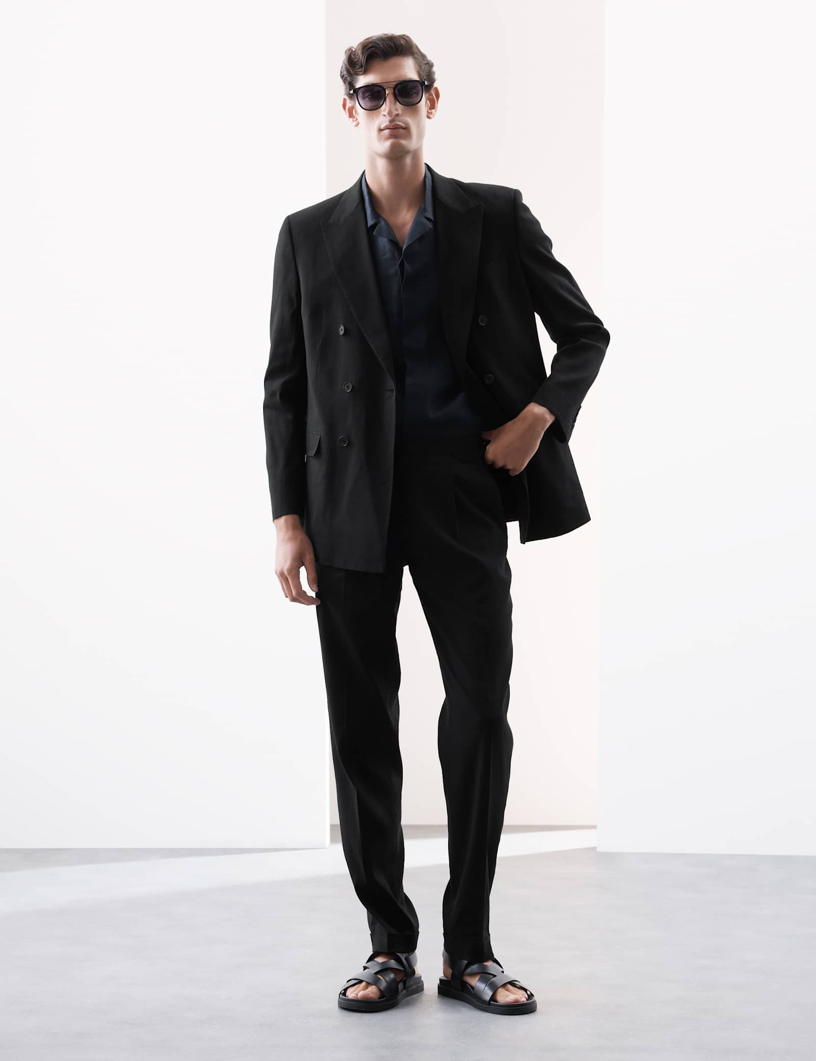 2 Piece Tailored Fit Italian Performance Linen Blend Double Breasted Suit - image 4