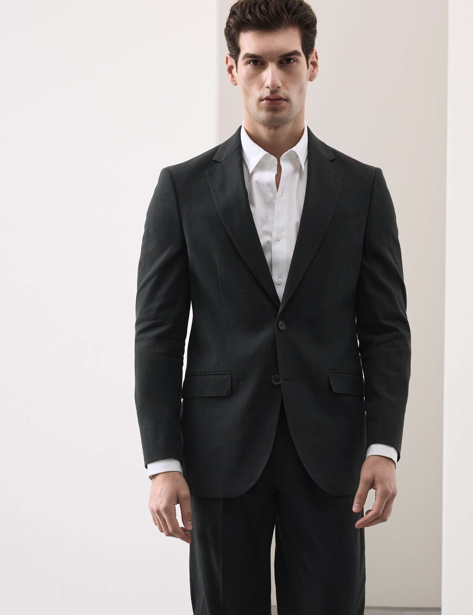 3 Piece Tailored Fit Italian Performance Linen Blend Suit - image 2