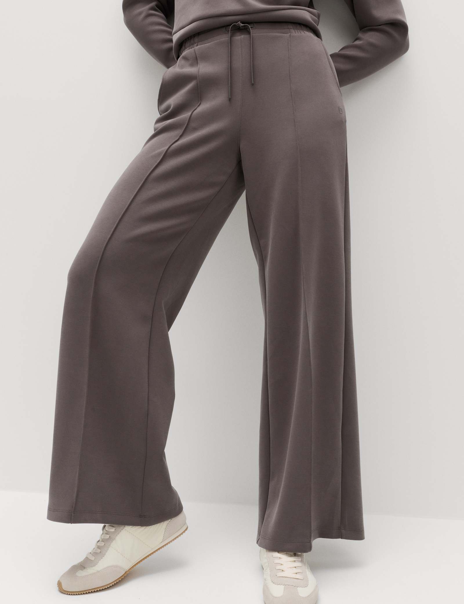 Sweatshirt & Jogger Set - image 5