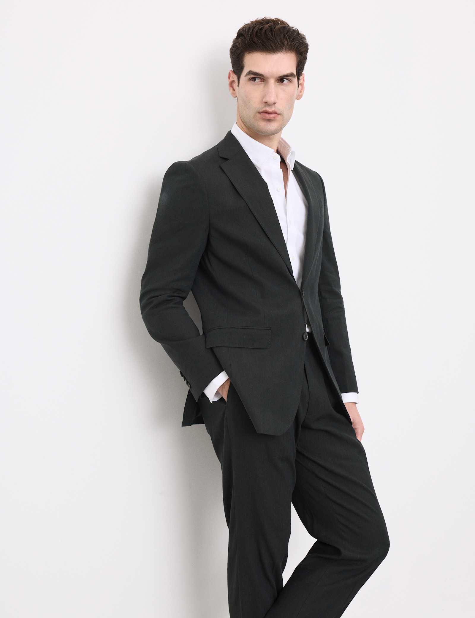 2 Piece Tailored Fit Italian Performance Linen Blend Suit - image 2