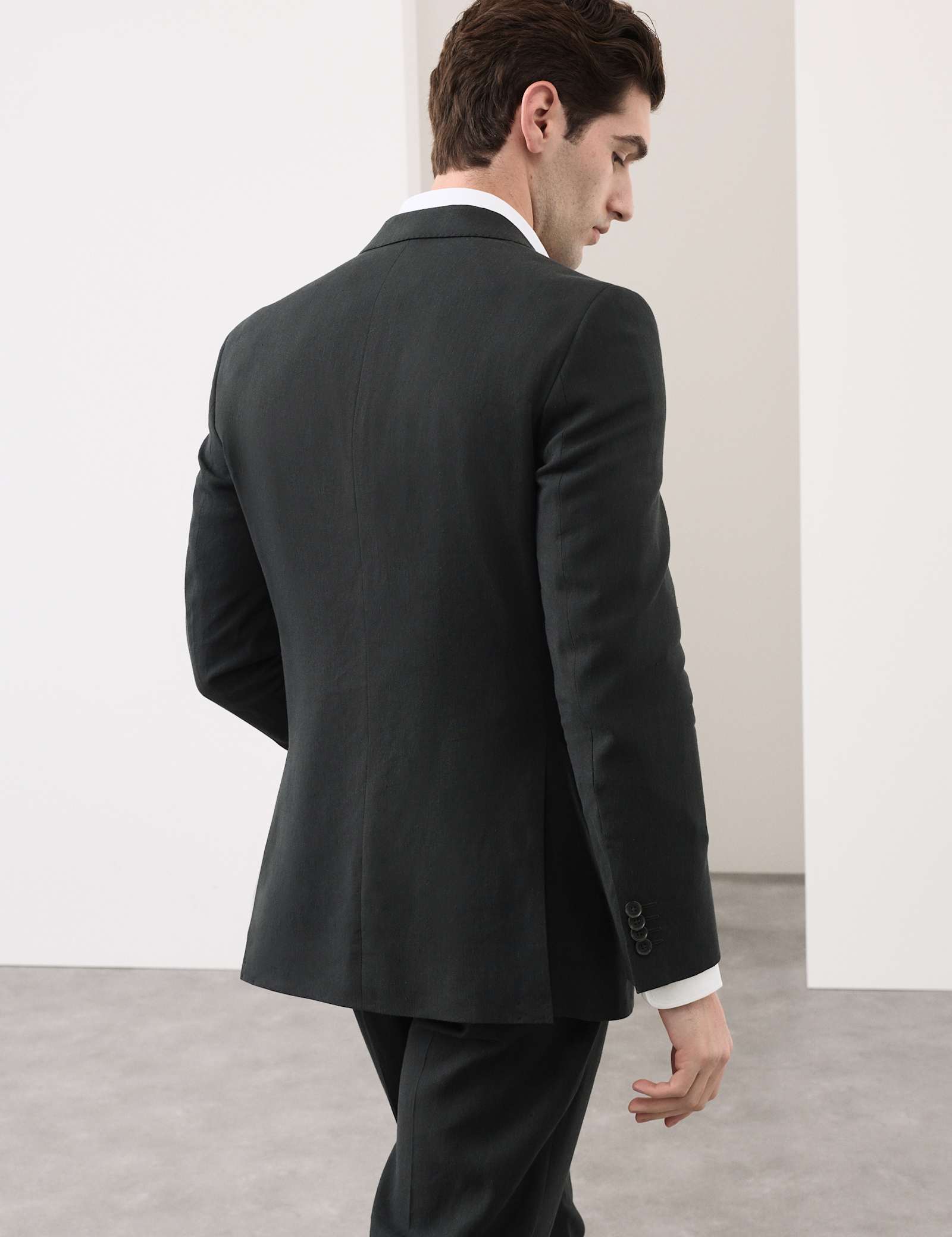 2 Piece Tailored Fit Italian Performance Linen Blend Suit - image 3