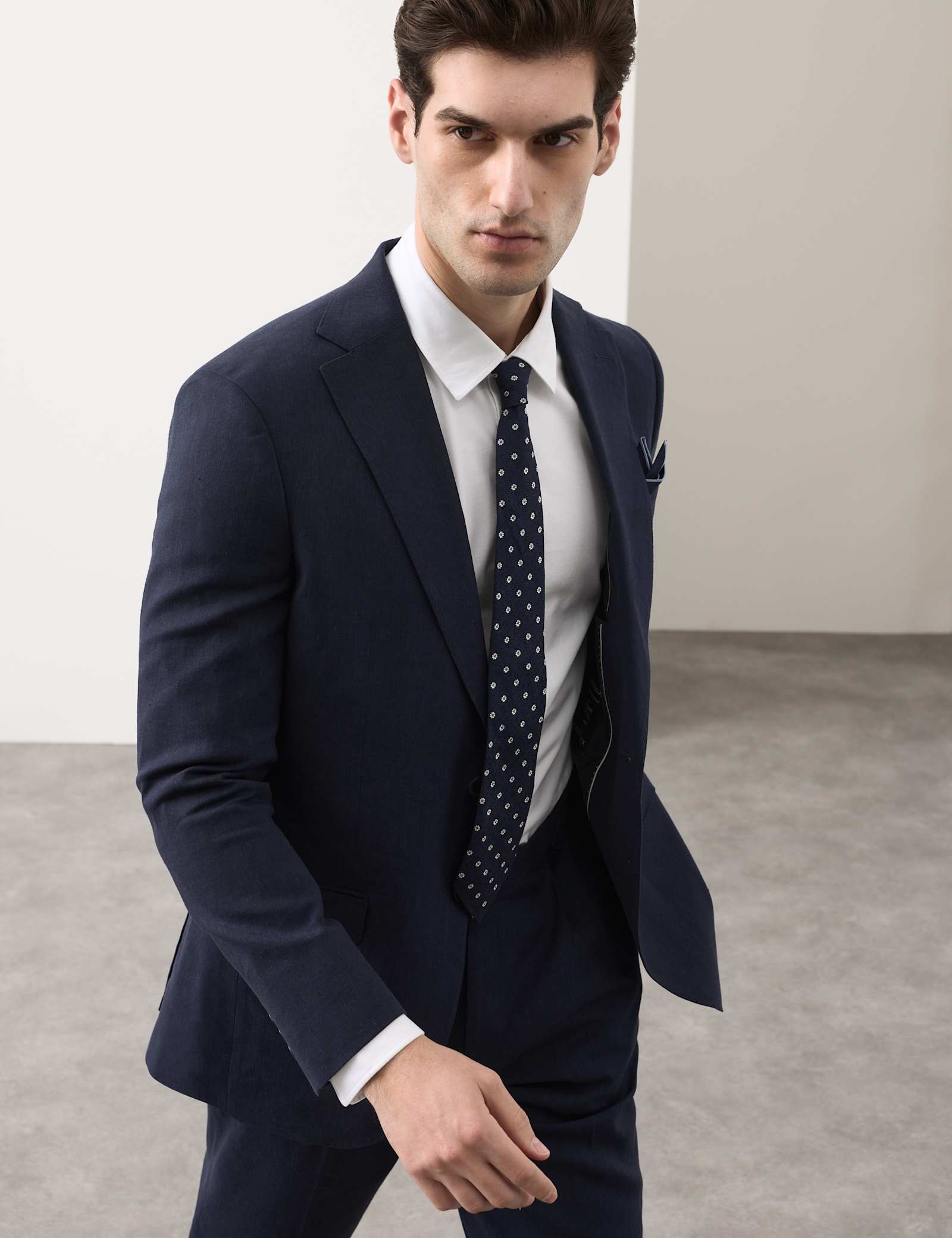 2 Piece Tailored Fit Italian Performance Linen Blend Suit - image 2