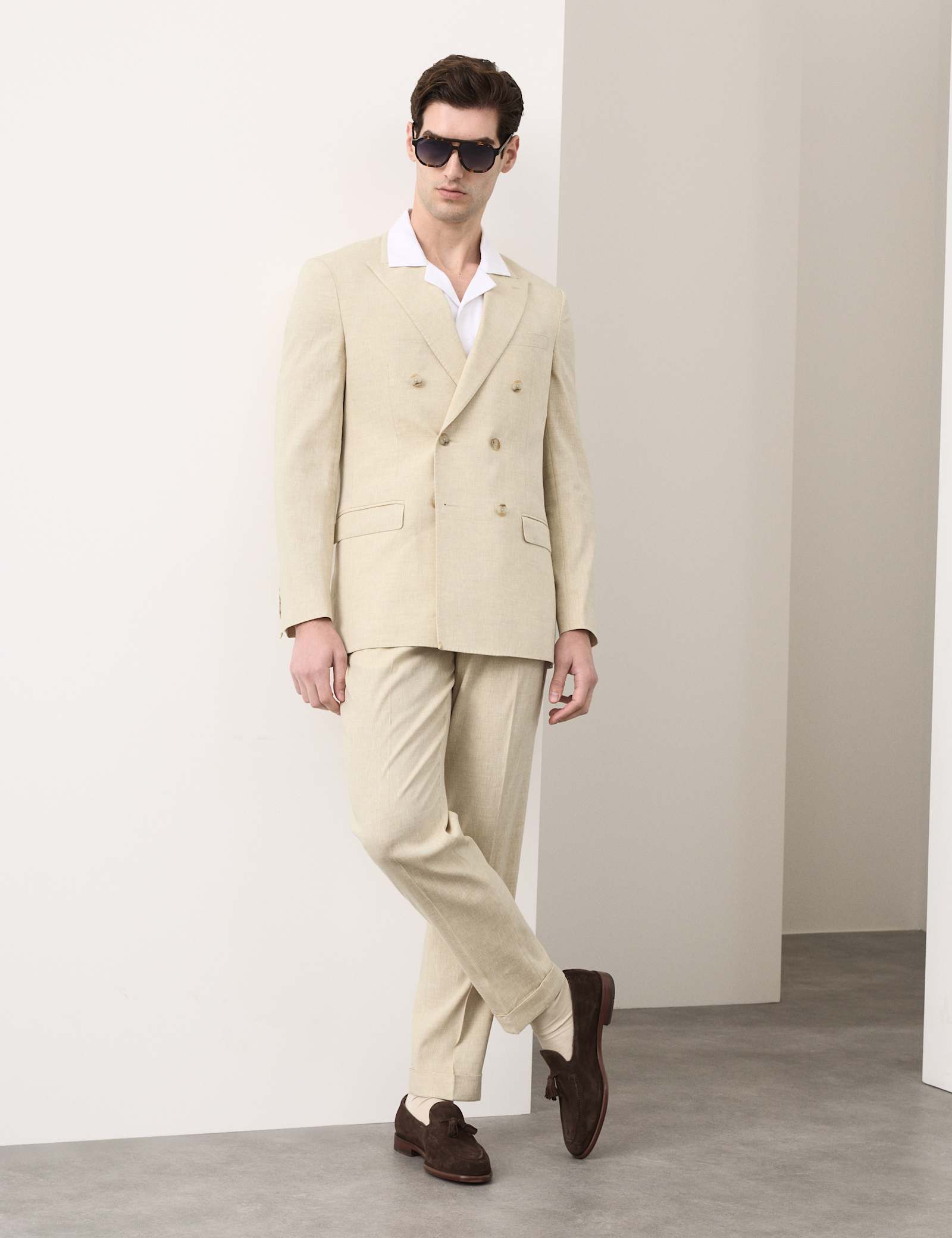 2 Piece Tailored Fit Italian Performance Linen Blend Double Breasted Suit - image 2