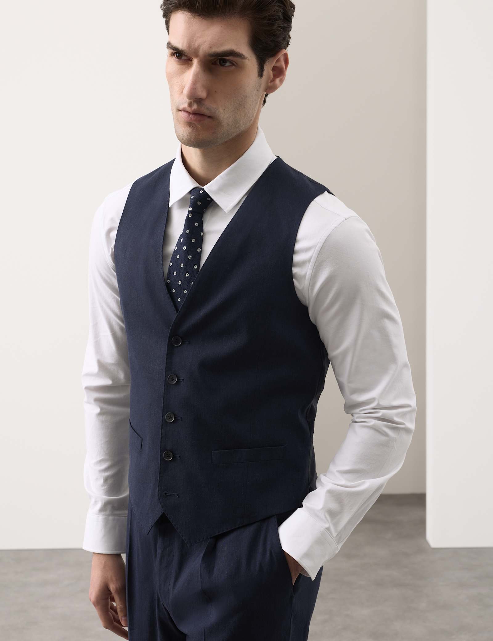 3 Piece Tailored Fit Italian Performance Linen Blend Suit - image 4
