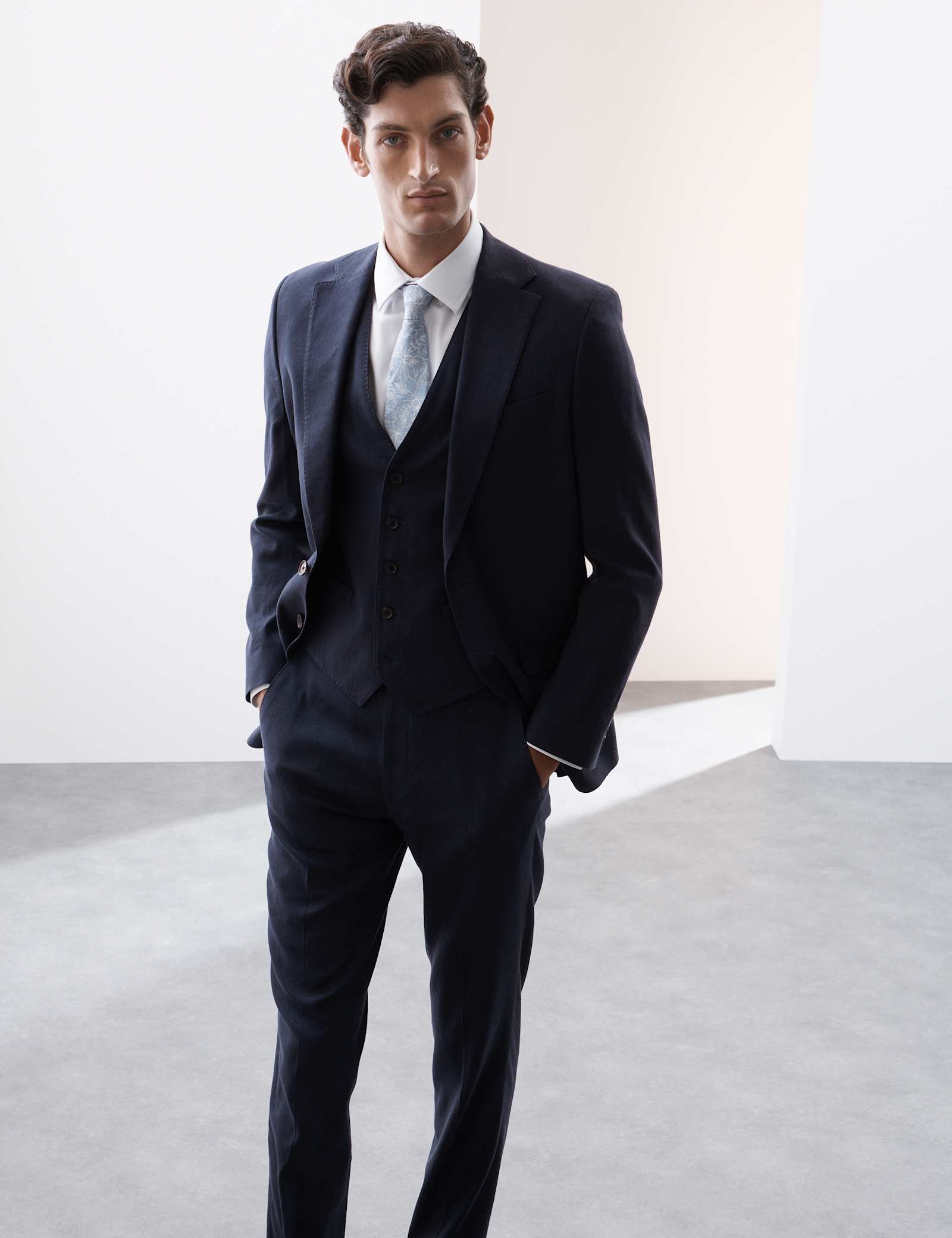3 Piece Tailored Fit Italian Performance Linen Blend Suit - image 5