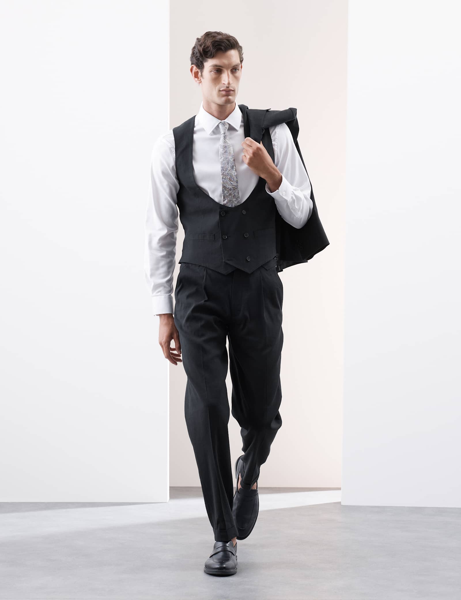 3 Piece Tailored Fit Italian Performance Linen Blend Double Breasted Suit - image 3