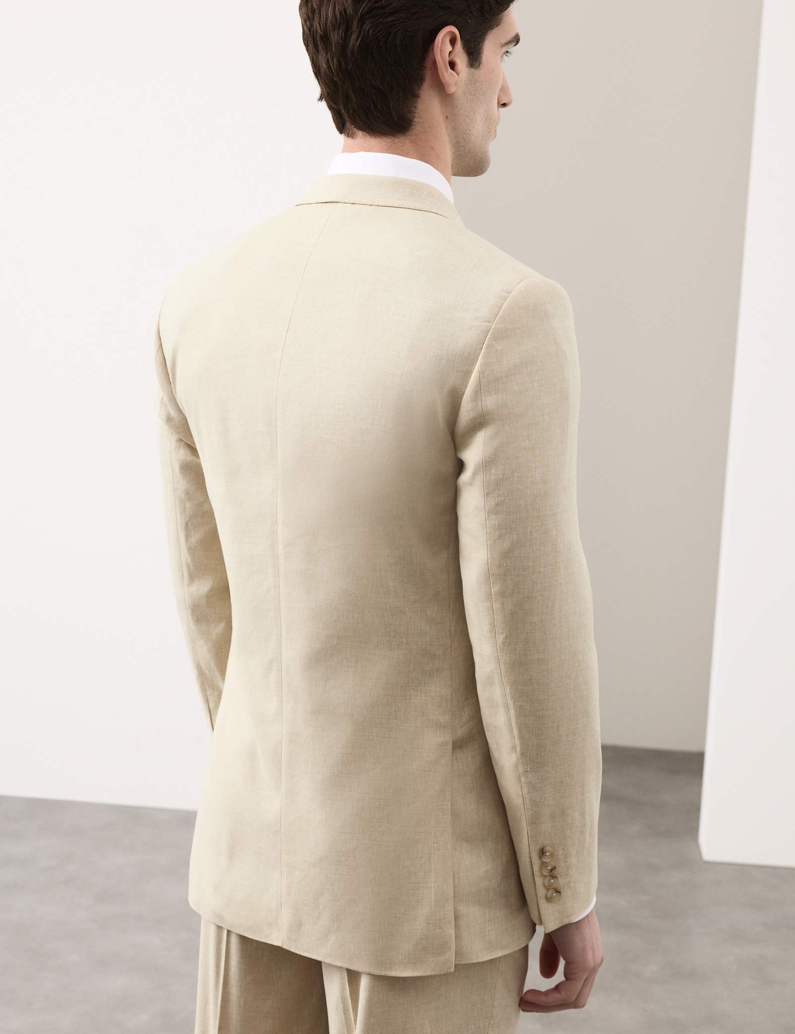 2 Piece Tailored Fit Italian Performance Linen Blend Double Breasted Suit - image 2
