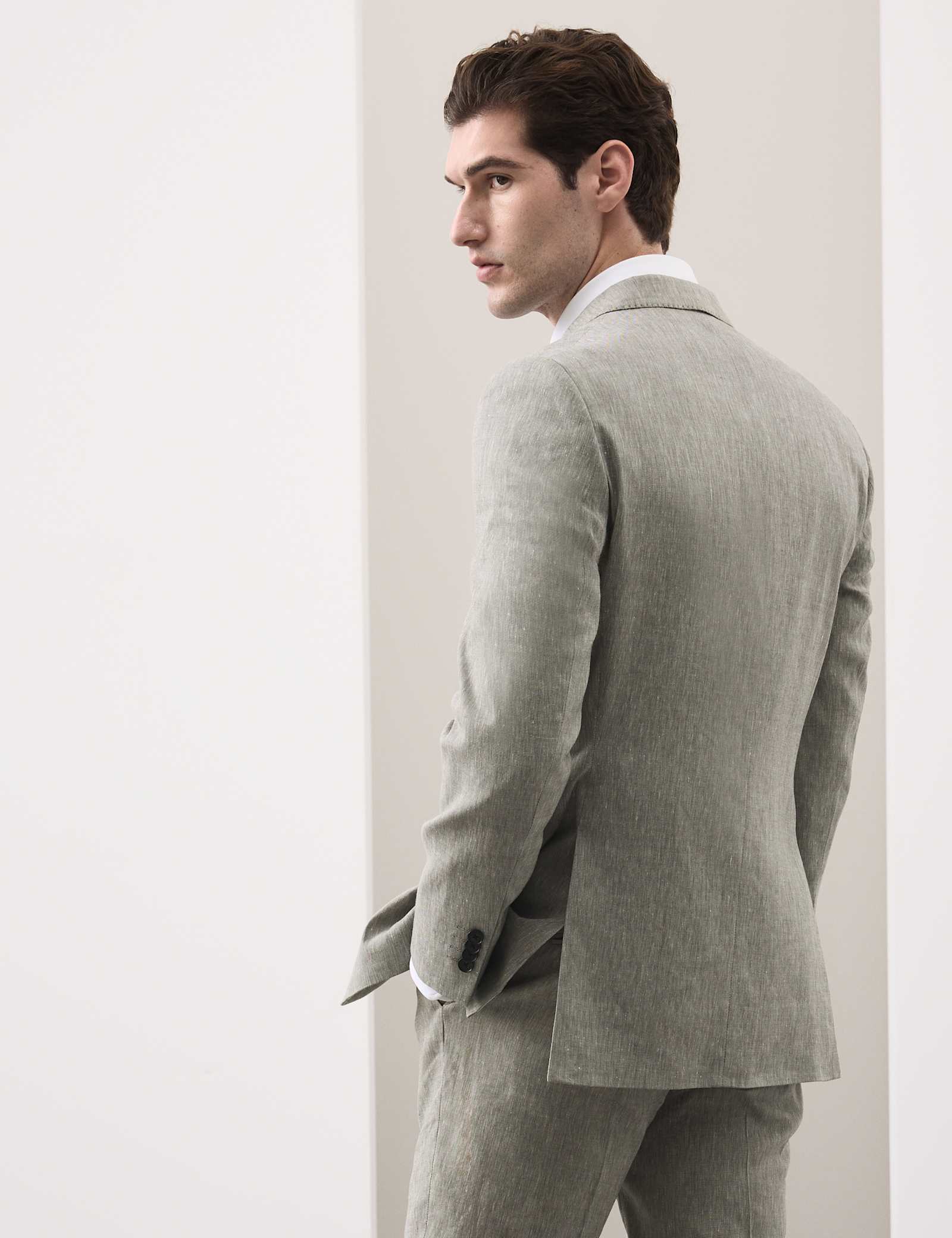 2 Piece Tailored Fit Italian Performance Linen Blend Suit - image 4