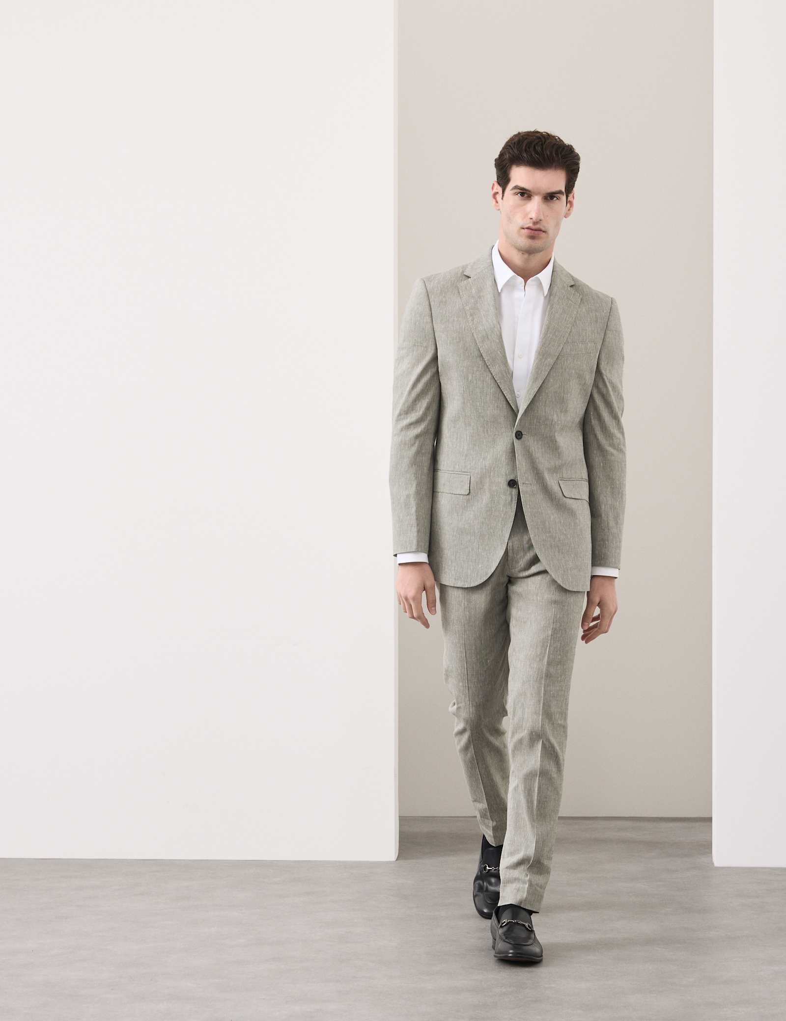 2 Piece Tailored Fit Italian Performance Linen Blend Suit - image 5