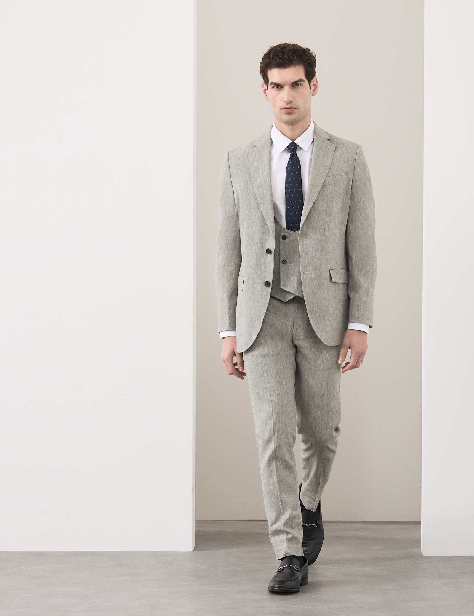 3 Piece Tailored Fit Italian Performance Linen Blend Suit - image 5