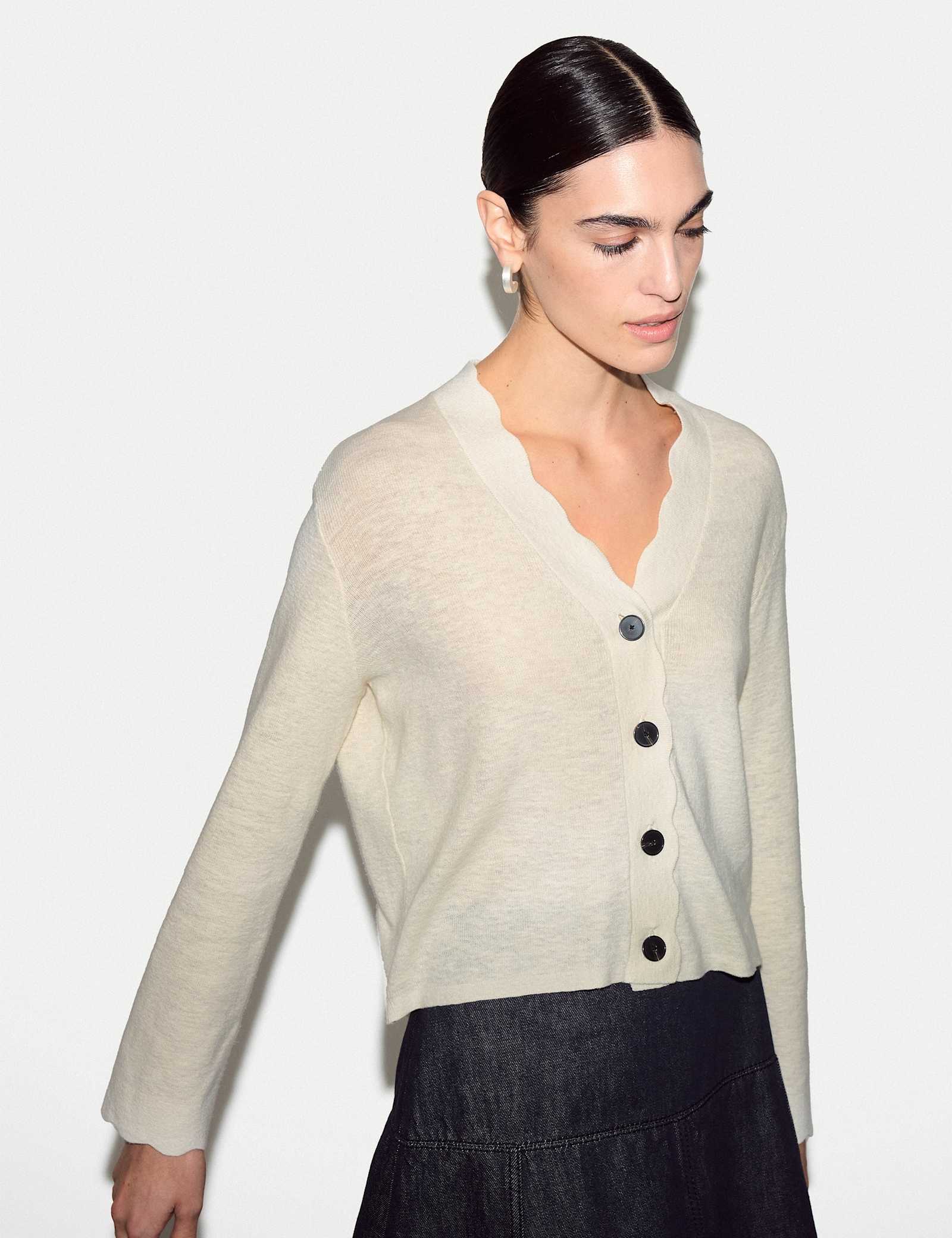 Linen Rich V-Neck Scallop Detail Cardigan - image 5