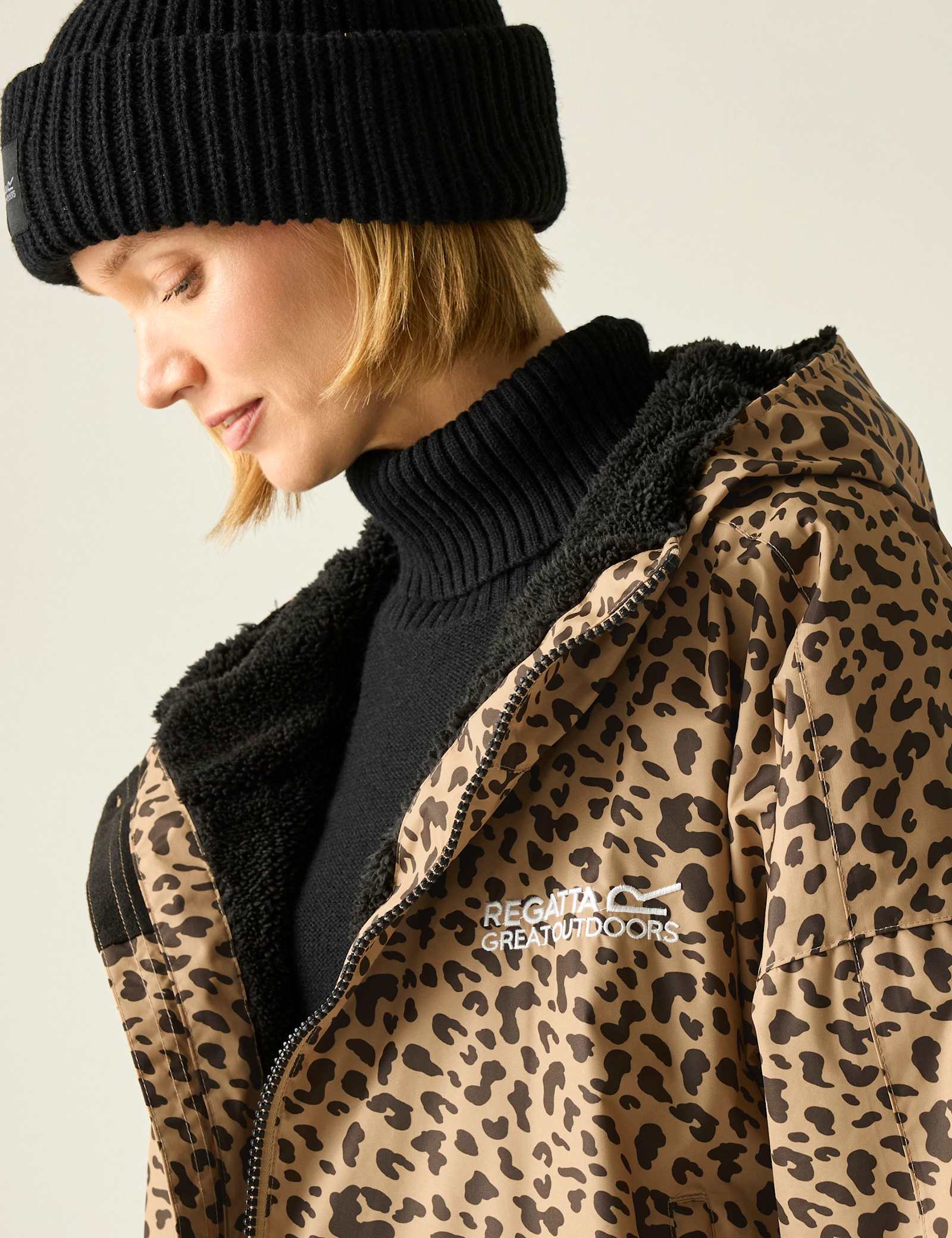 Waterproof Leopard Hooded Changing Robe - image 4