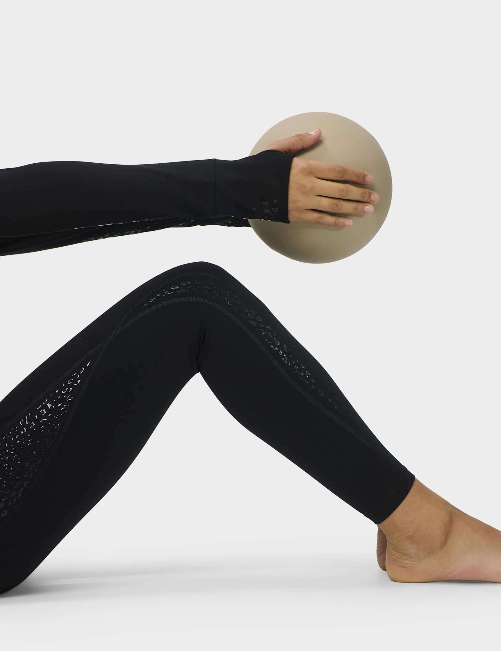 Ultimate Studio Gripper 7/8 Leggings - image 3