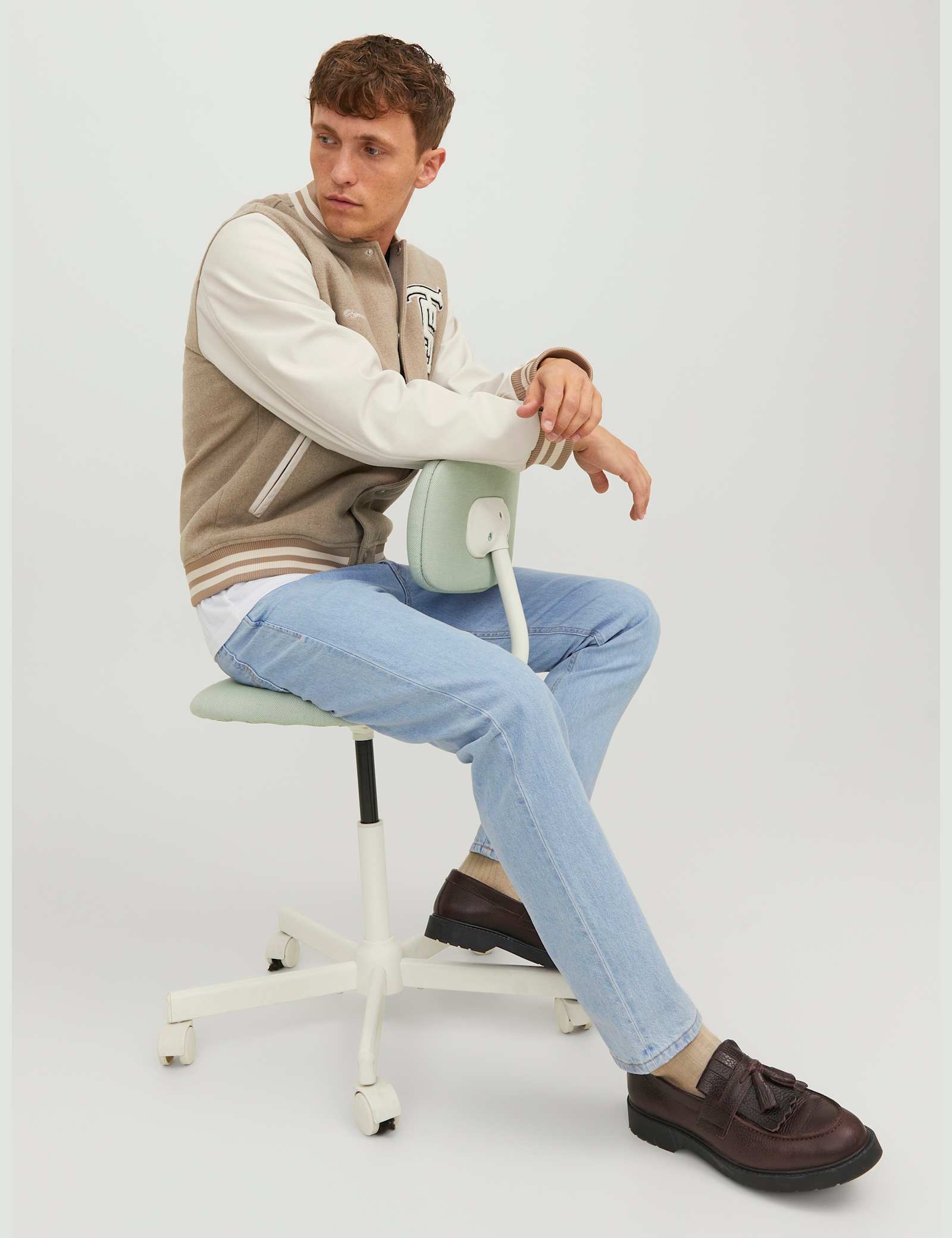 Relaxed Fit Jeans - image 4