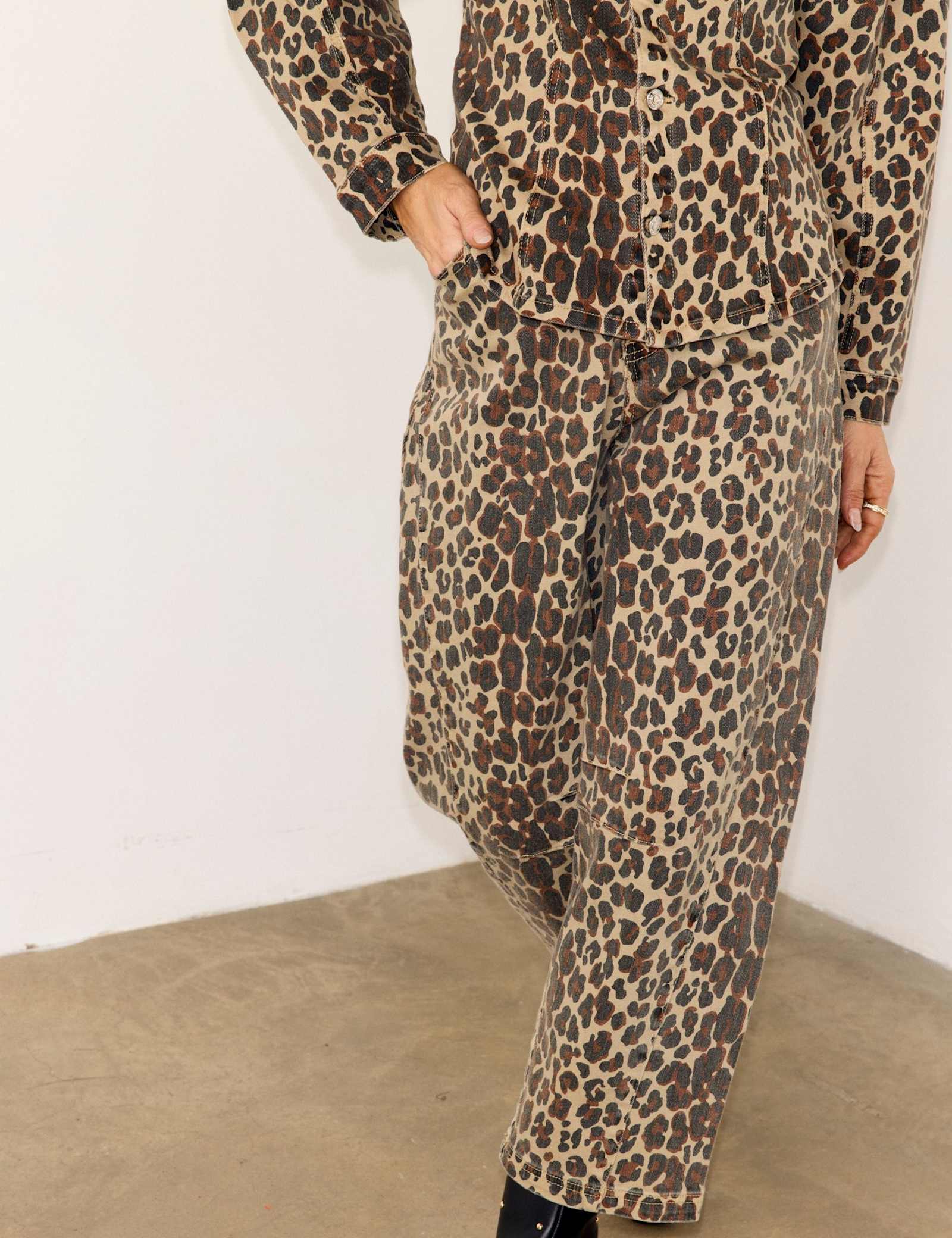 Mid Rise Leopard Print Barrel Jeans - image 4