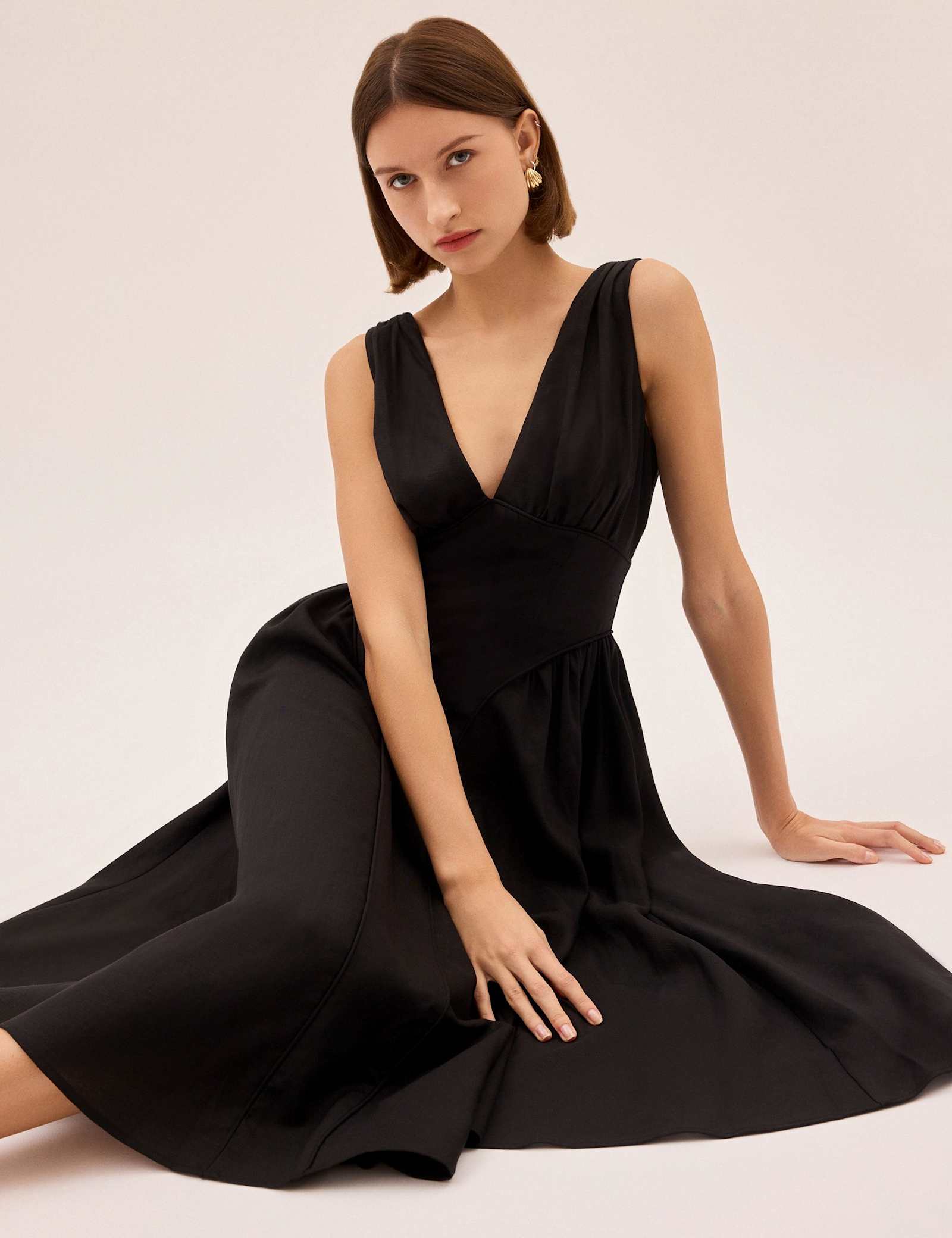 V-Neck Midi Waisted Dress with Linen - image 5