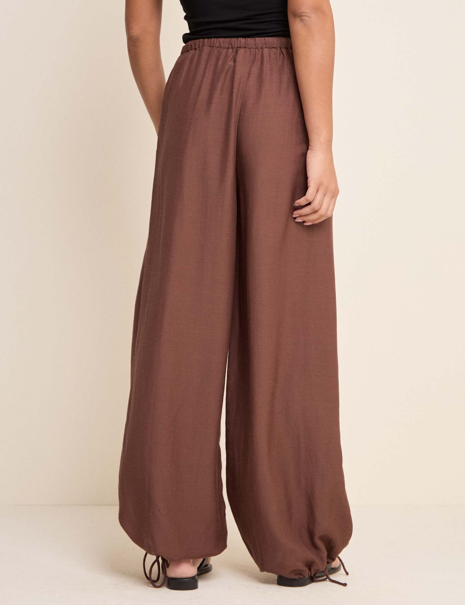 Balloon Cuffed Relaxed Trousers with Linen - image 4