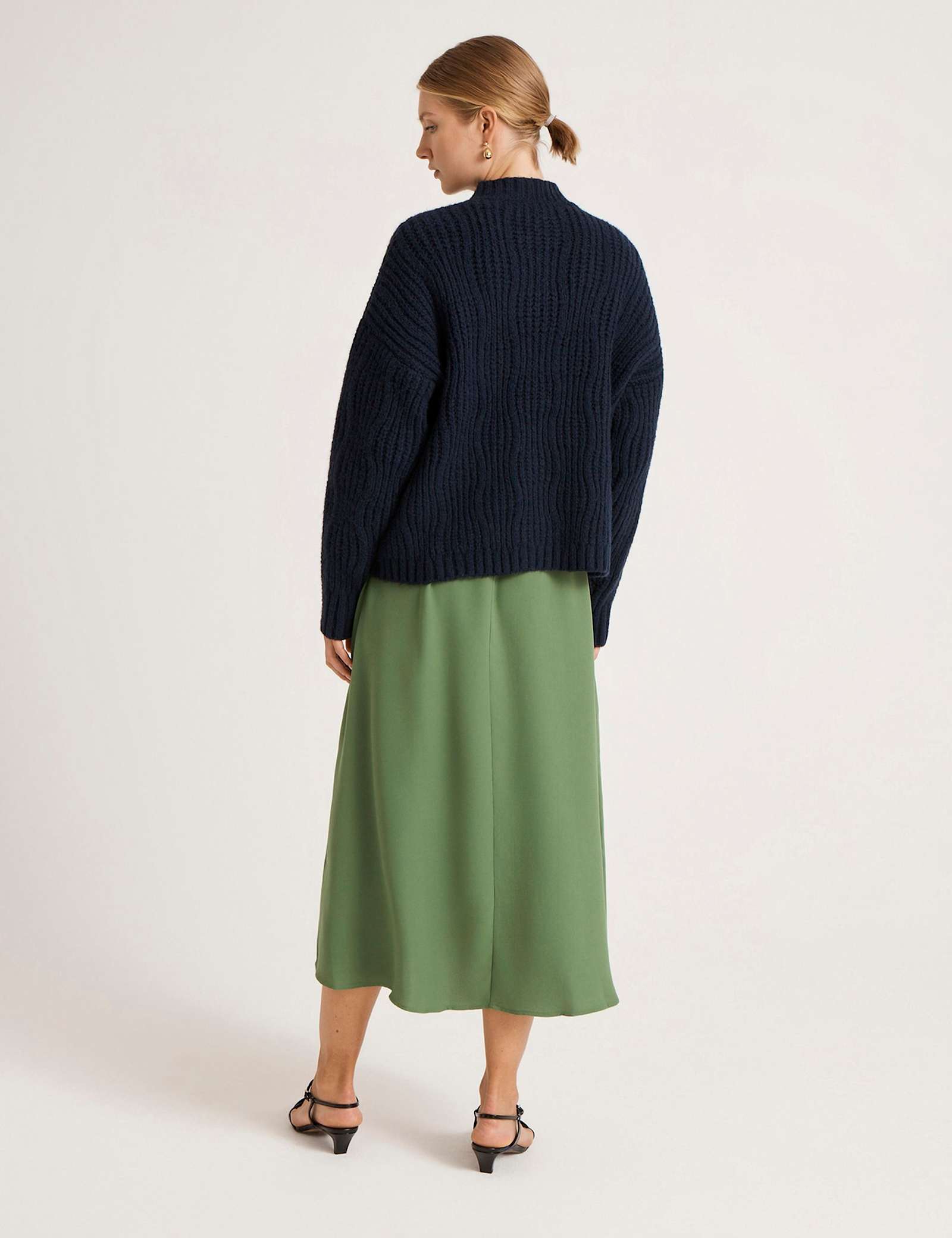 Ribbed Crew Neck Button Front Cardigan - image 5