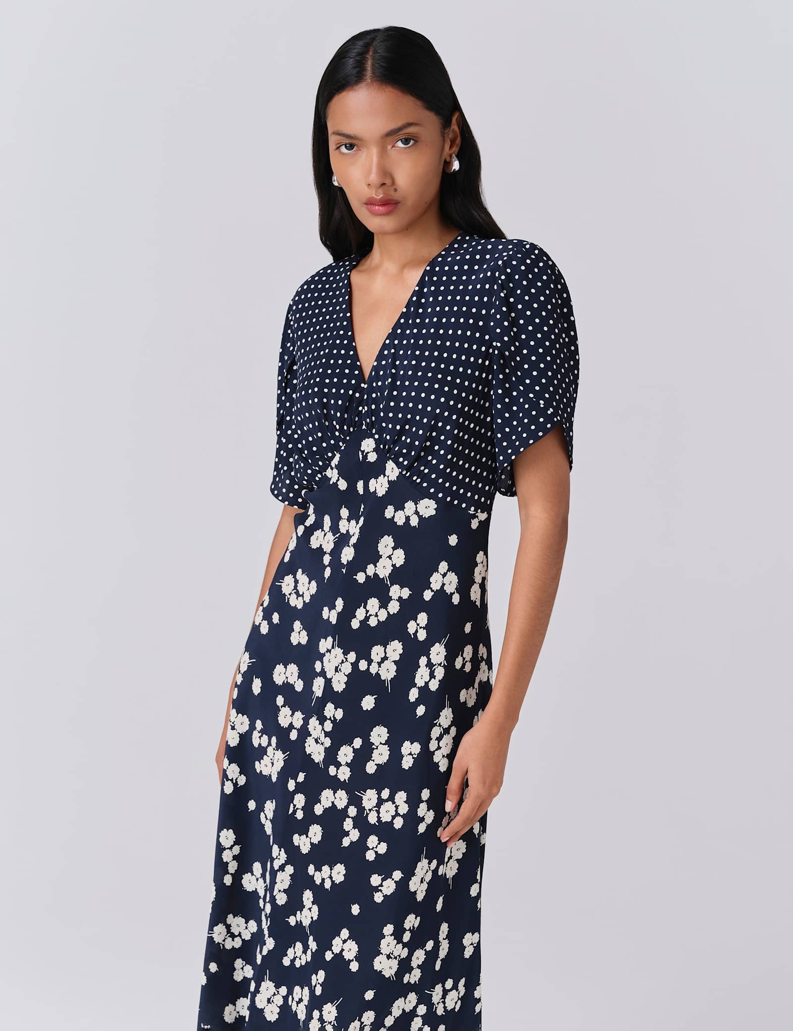 Printed V-Neck Midi Tea Dress - image 3