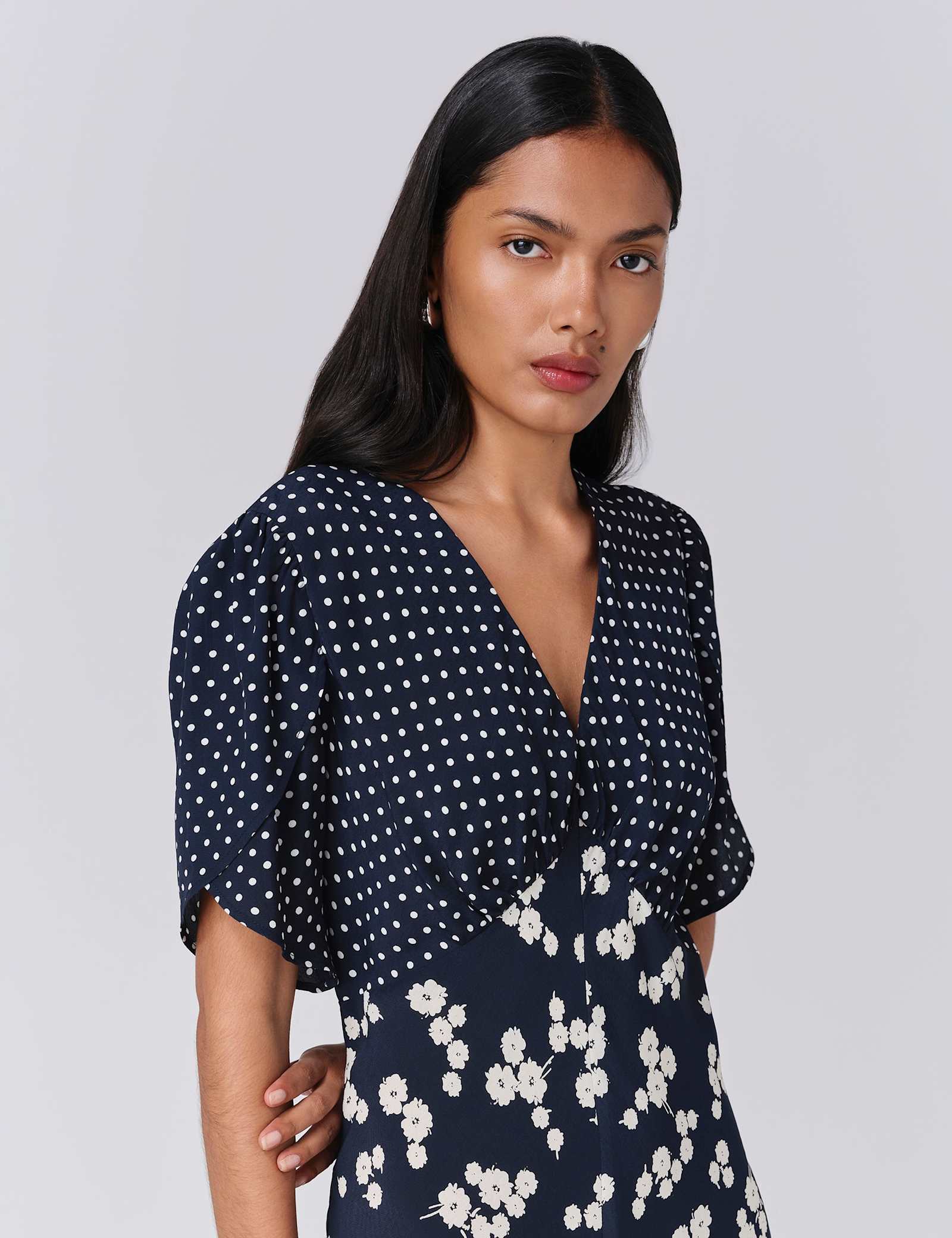 Printed V-Neck Midi Tea Dress - image 2