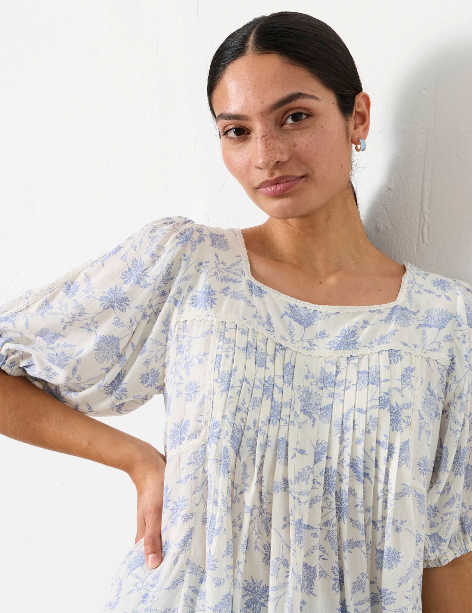 Floral Scoop Neck Puff Sleeve Tunic - image 3