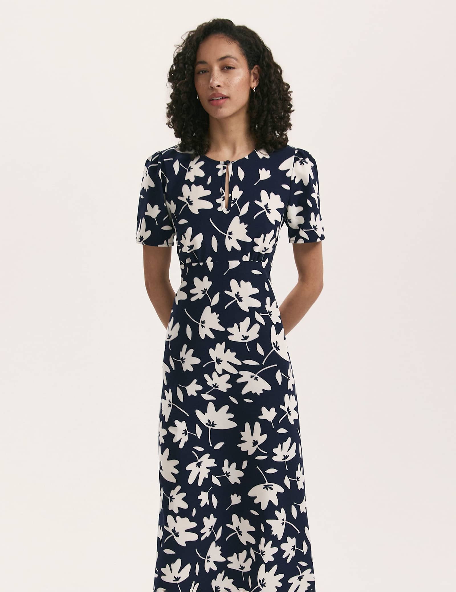 Printed Round Neck Midi Tea Dress - image 3