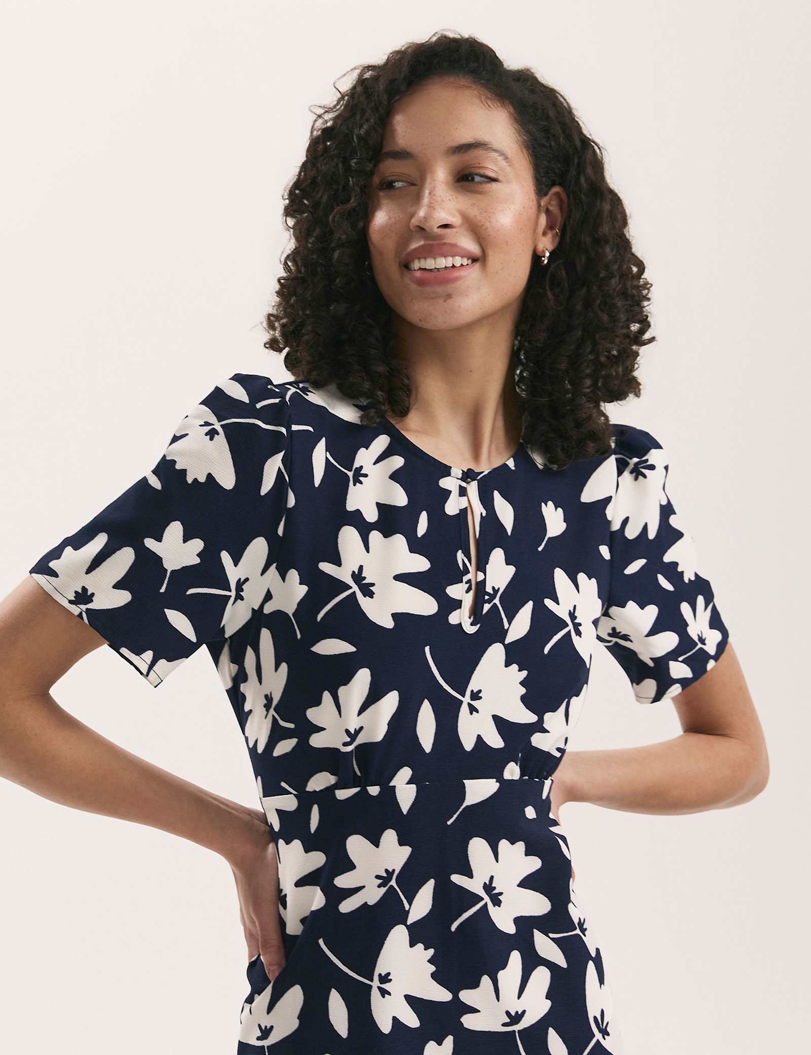Printed Round Neck Midi Tea Dress - image 2