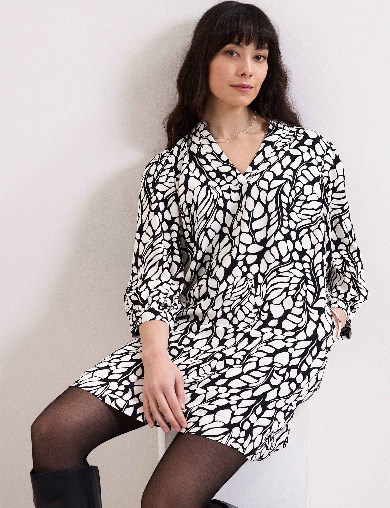 Printed V-Neck Mini Shift Dress - image 4
