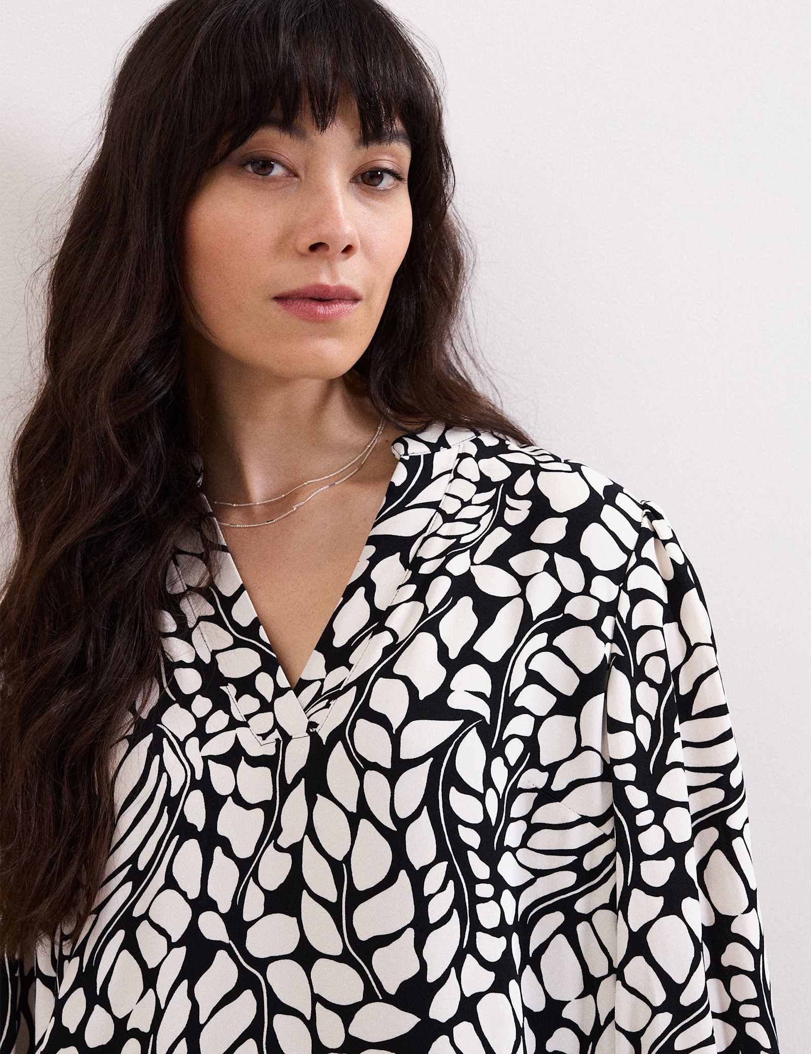 Printed V-Neck Mini Shift Dress - image 3
