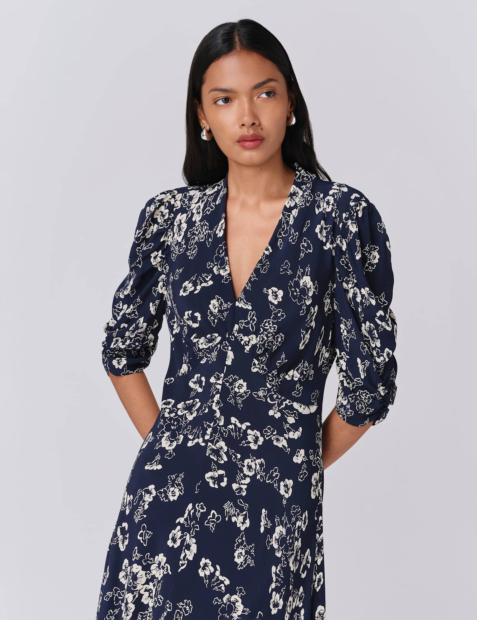 Crepe Floral V-Neck Midi Wrap Dress - image 5