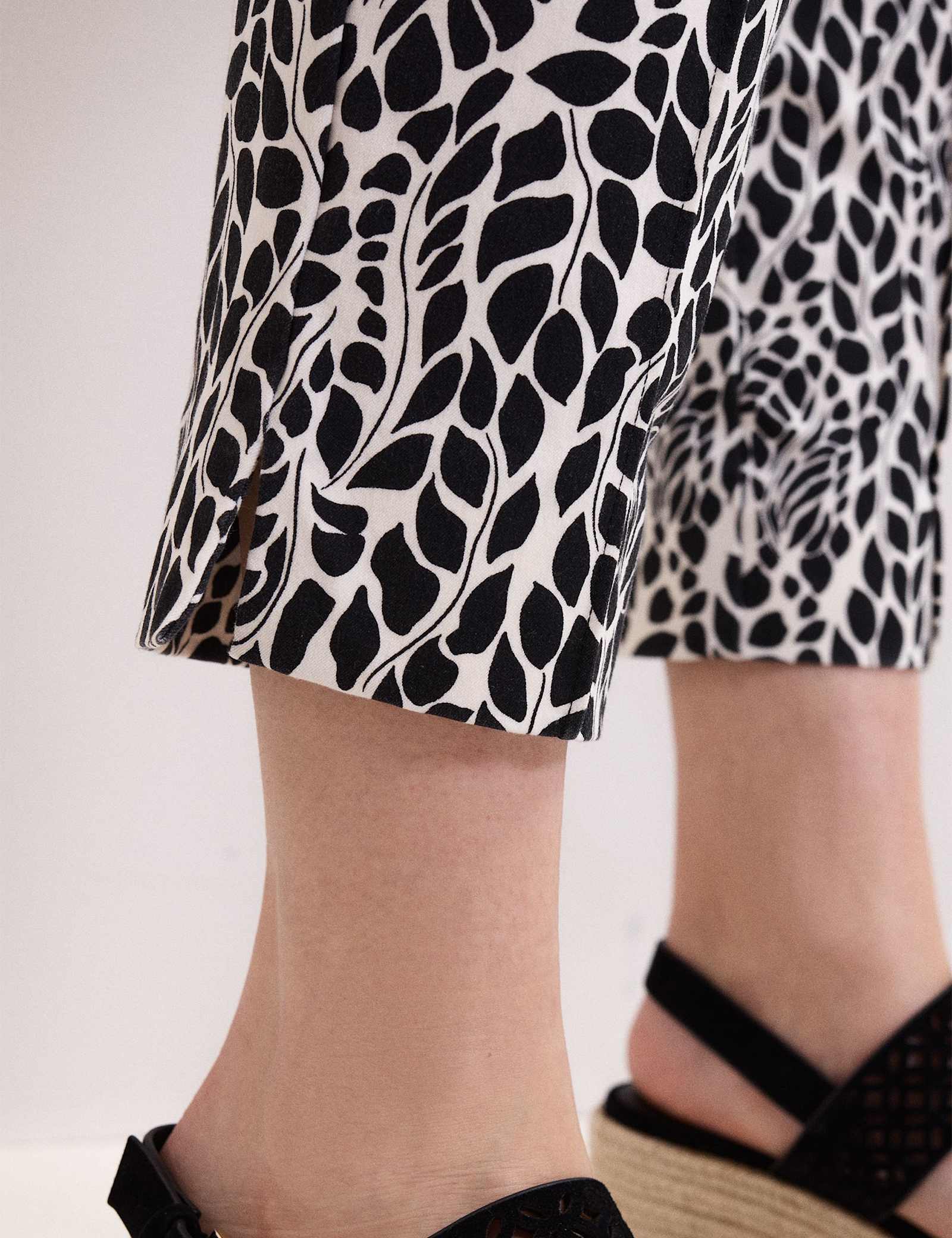 Printed Slim Fit Cropped Trousers - image 4