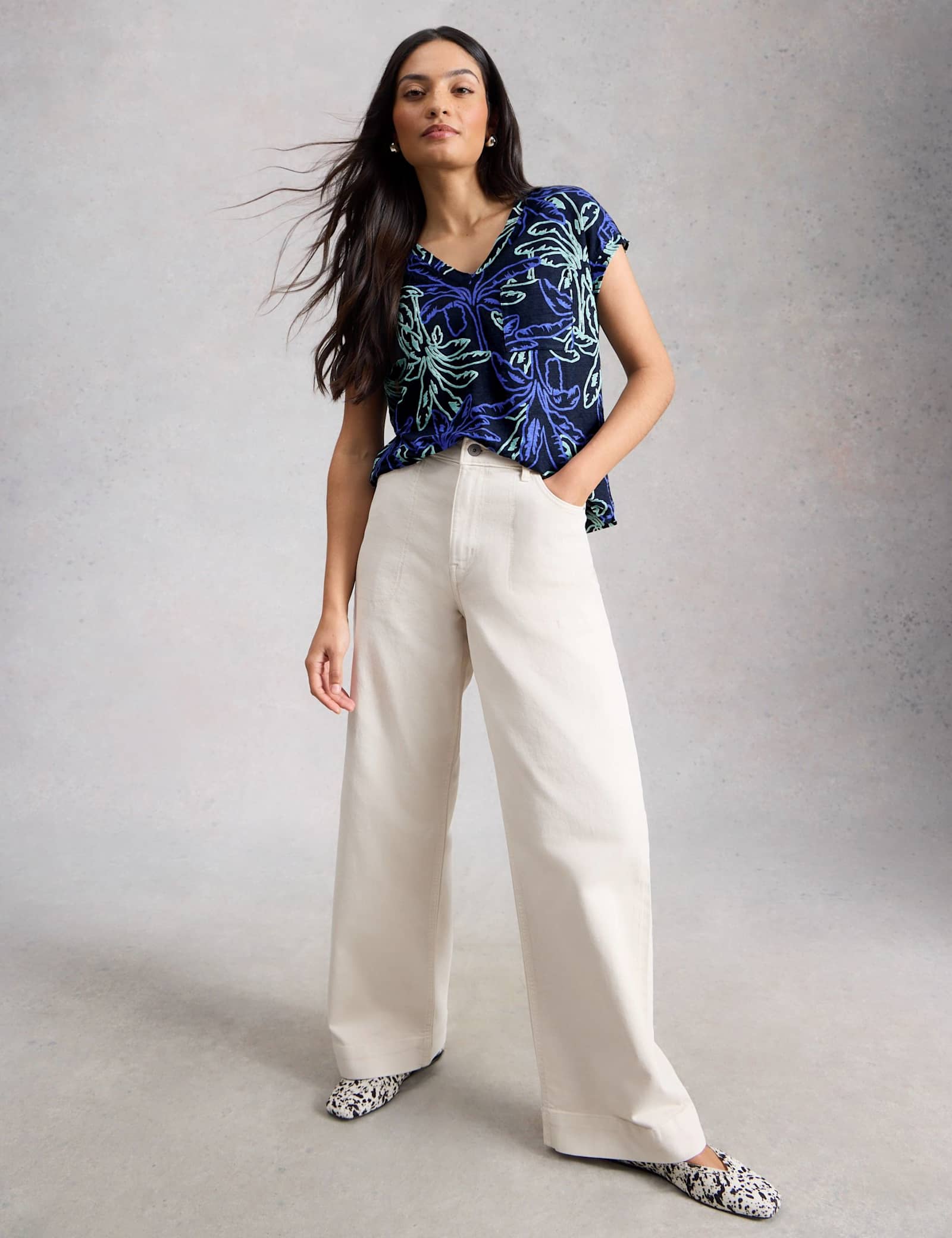 Pure Linen V-Neck T-Shirt - image 3