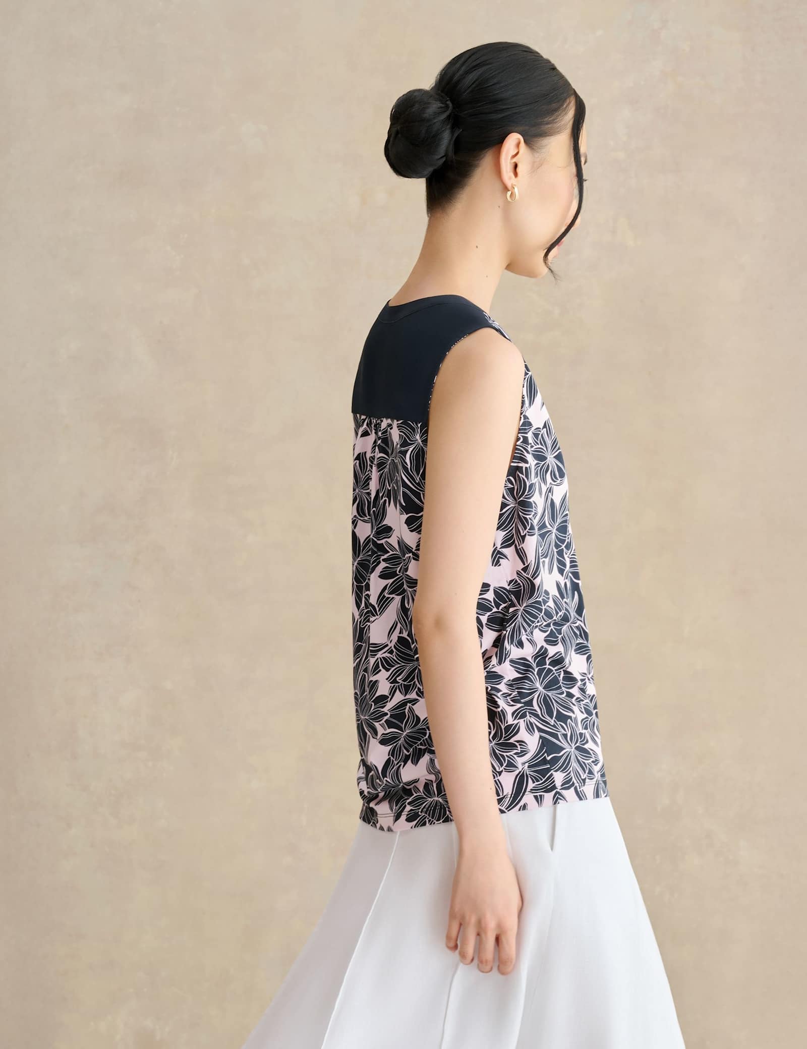 Cotton Blend Floral V-Neck Vest - image 4