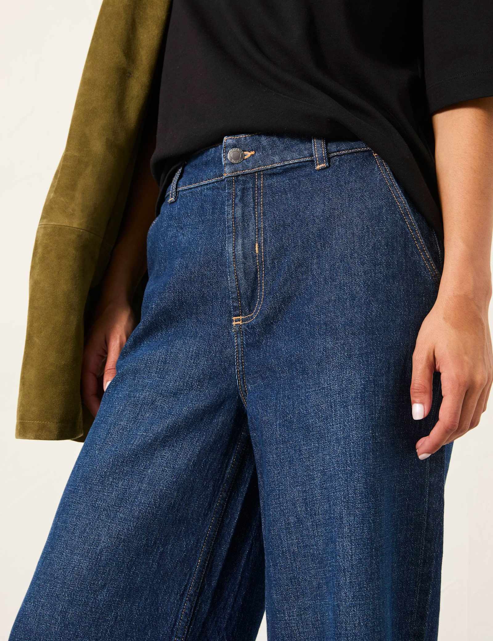 Mid Rise Wide Leg Cropped Jeans - image 5