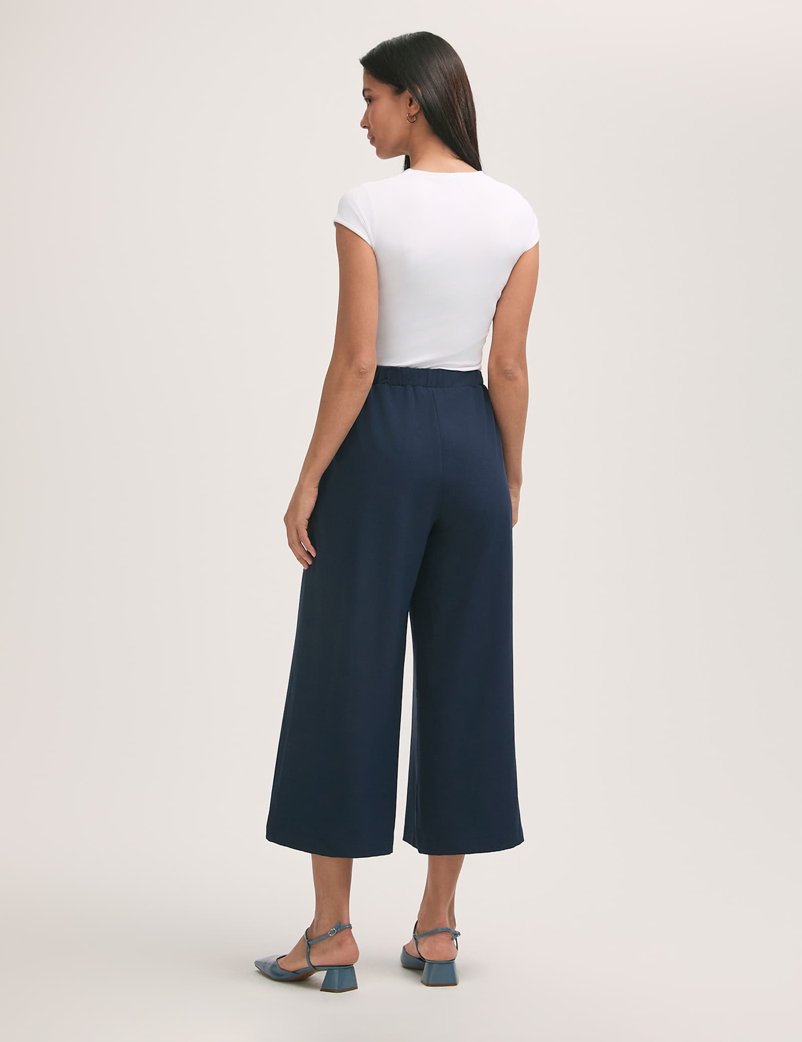 Elasticated Waist Wide Leg Cropped Trousers - image 4