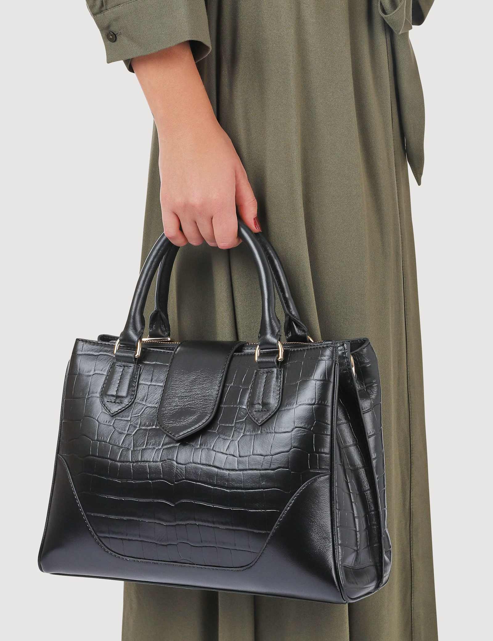 Leather Handbag with an Adjustable Strap - image 5
