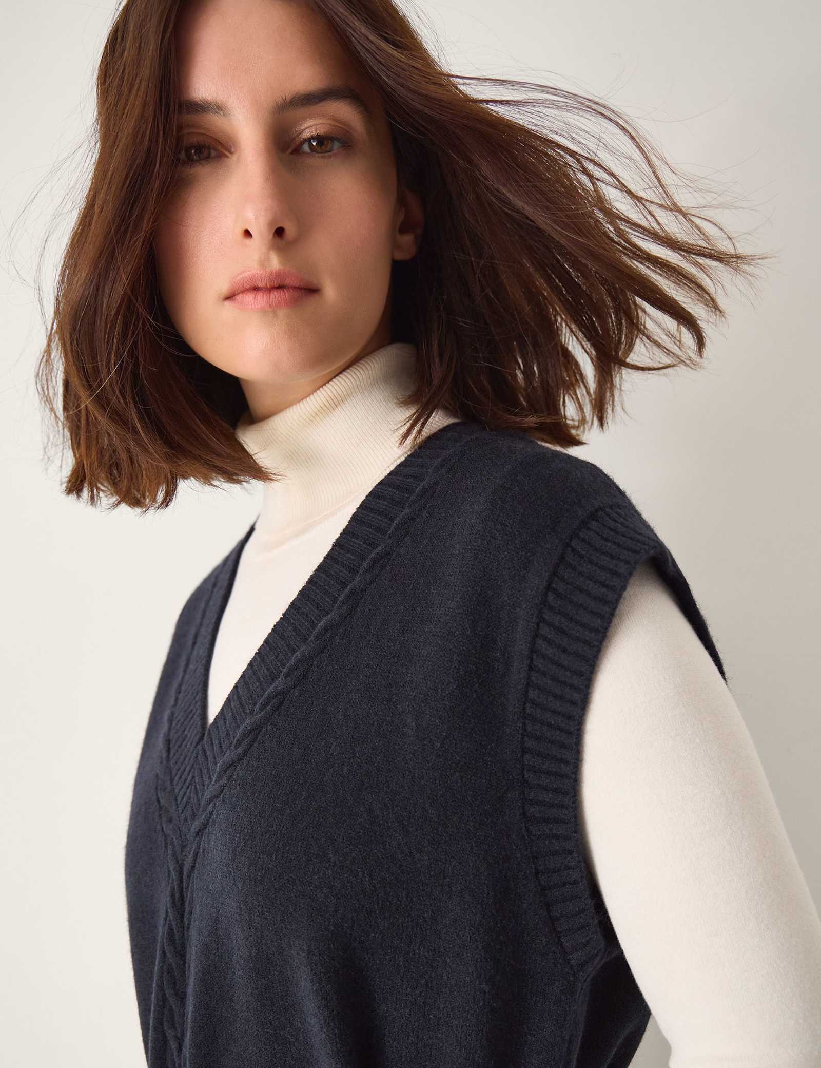 Cable Knit V-Neck Knitted Vest - image 5