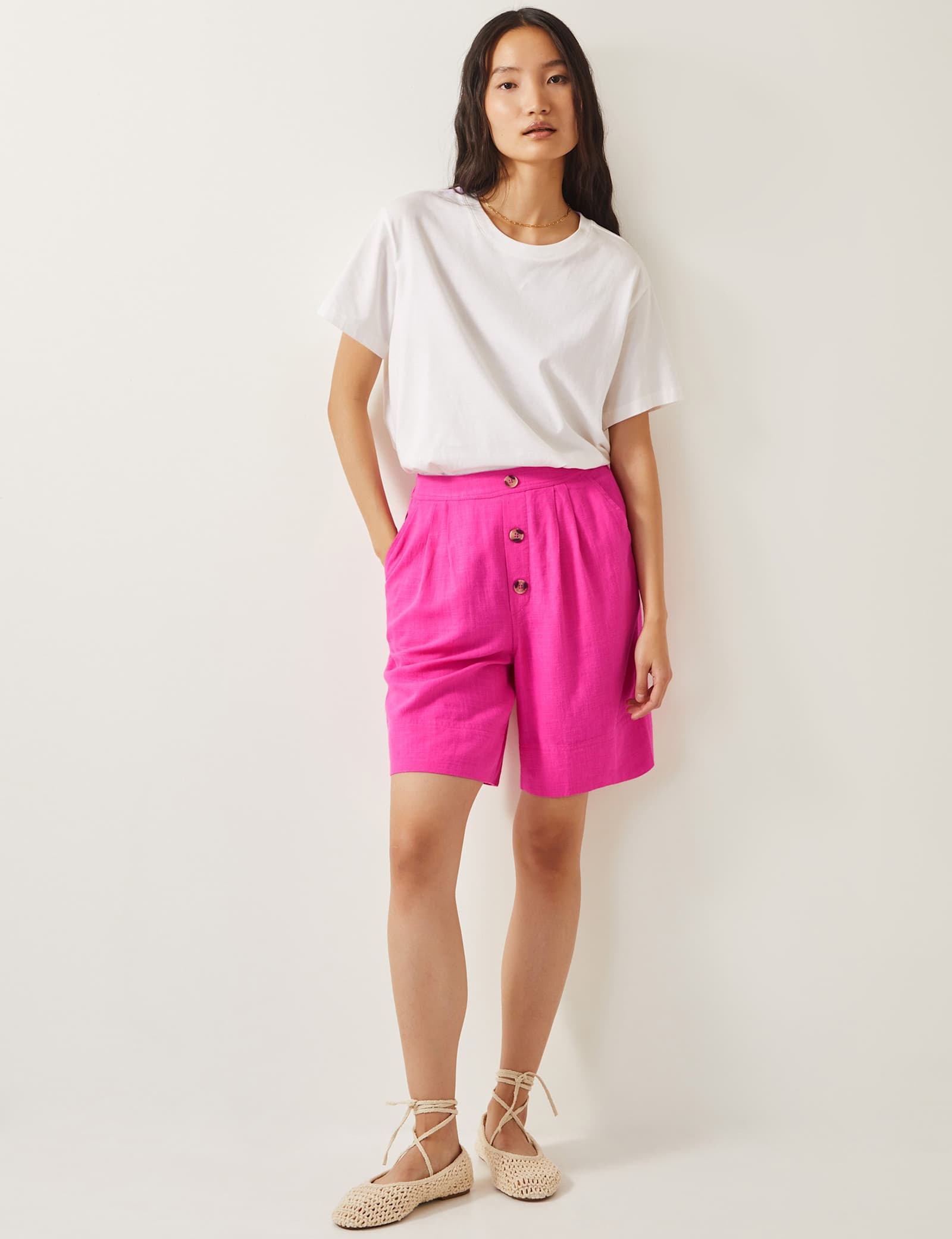 Long Shorts with Linen - image 3