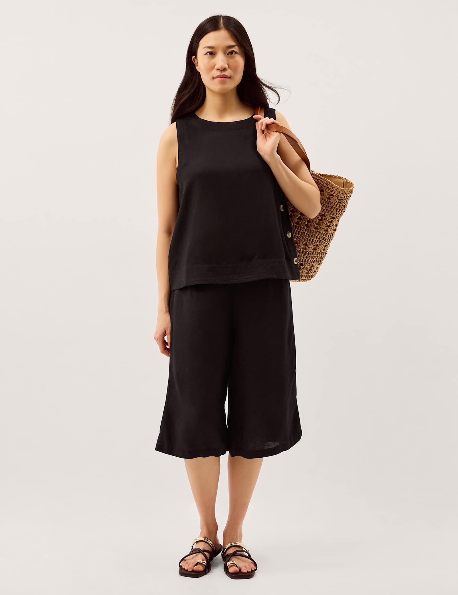 Bermuda Shorts with Linen - image 3