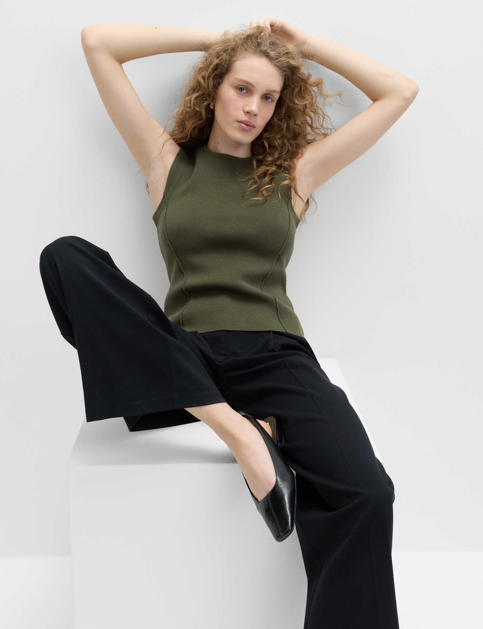 Textured Waisted Slim Fit Knitted Vest - image 4