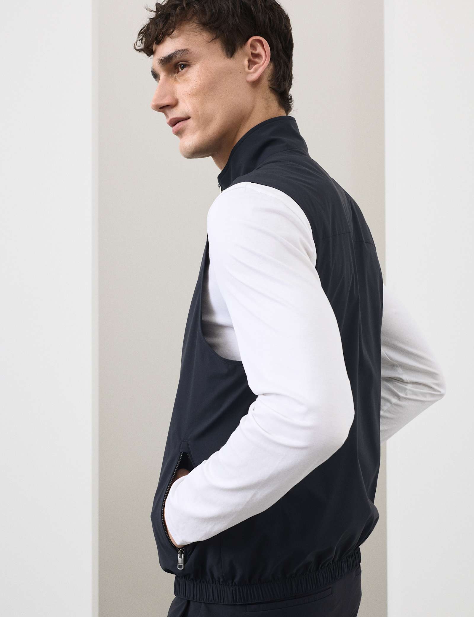 Lightweht Performance Jersey Lined Gilet - image 5