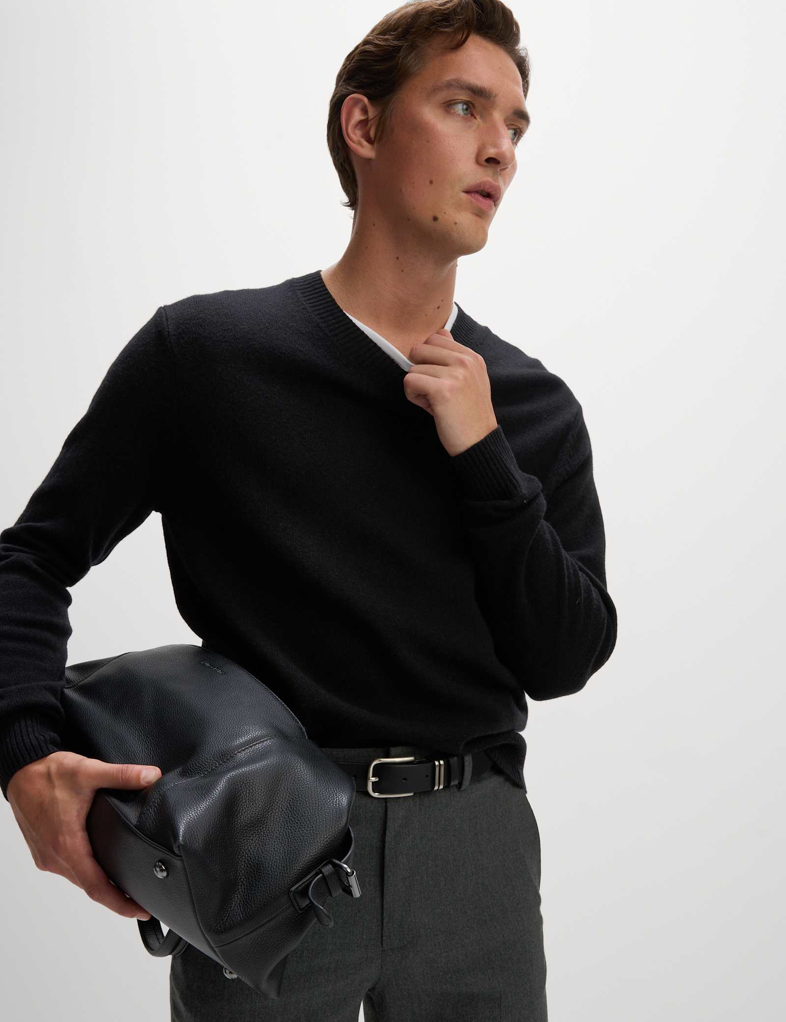 Pure Lambswool V-Neck Jumper - image 5