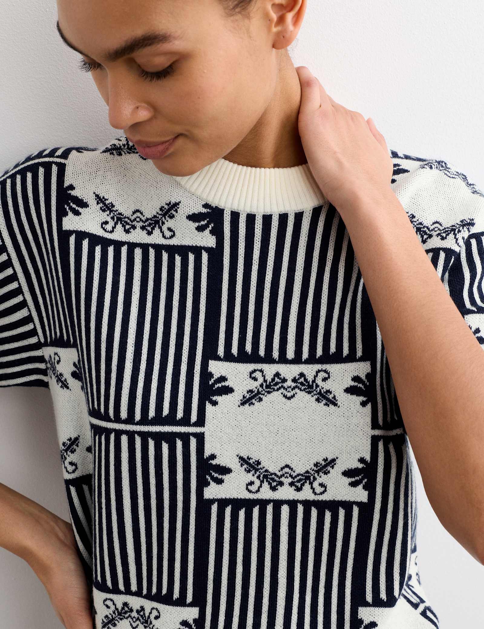 Pure Merino Wool Patterned Jumper - image 4
