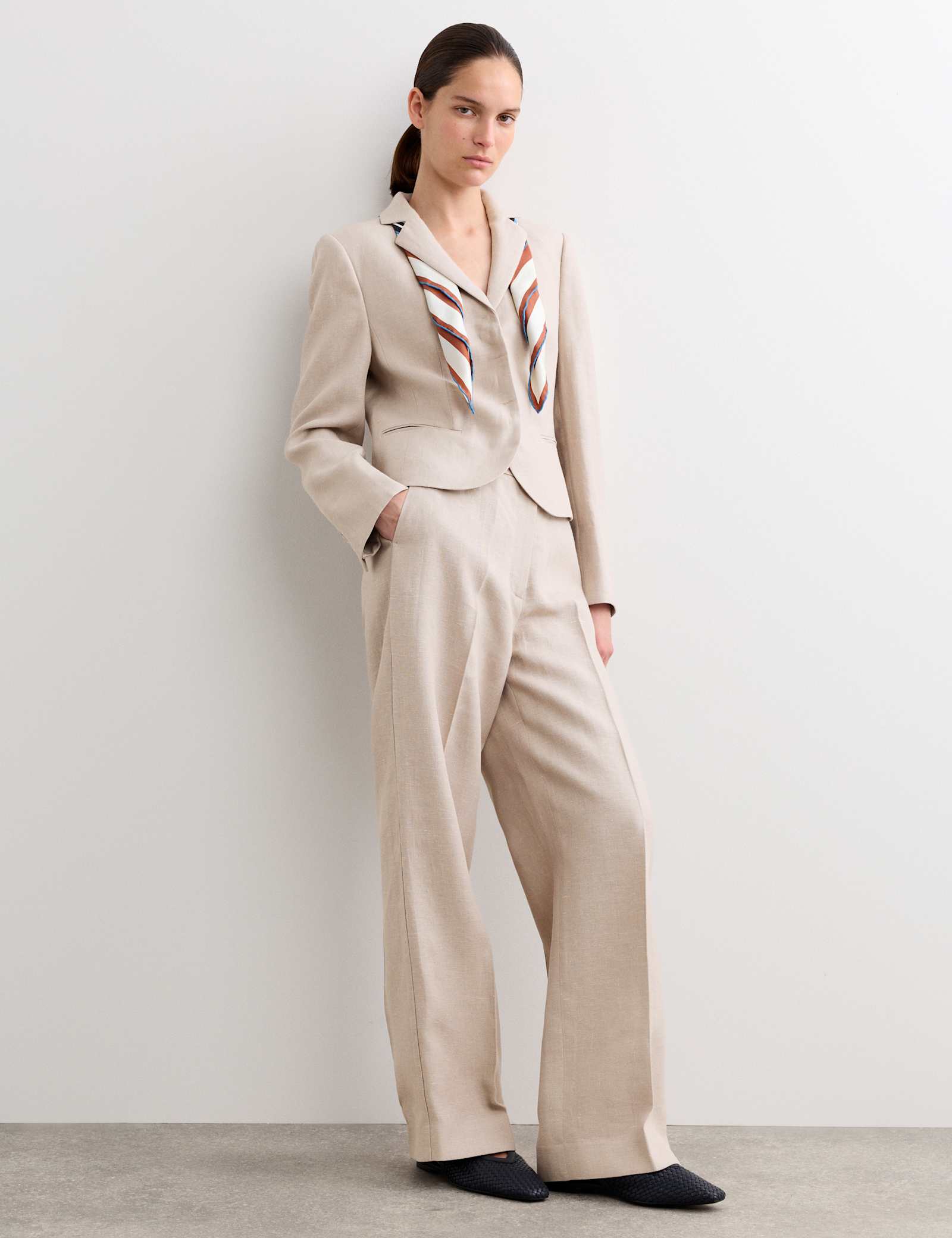 Pure Linen Short Tailored Jacket - image 2