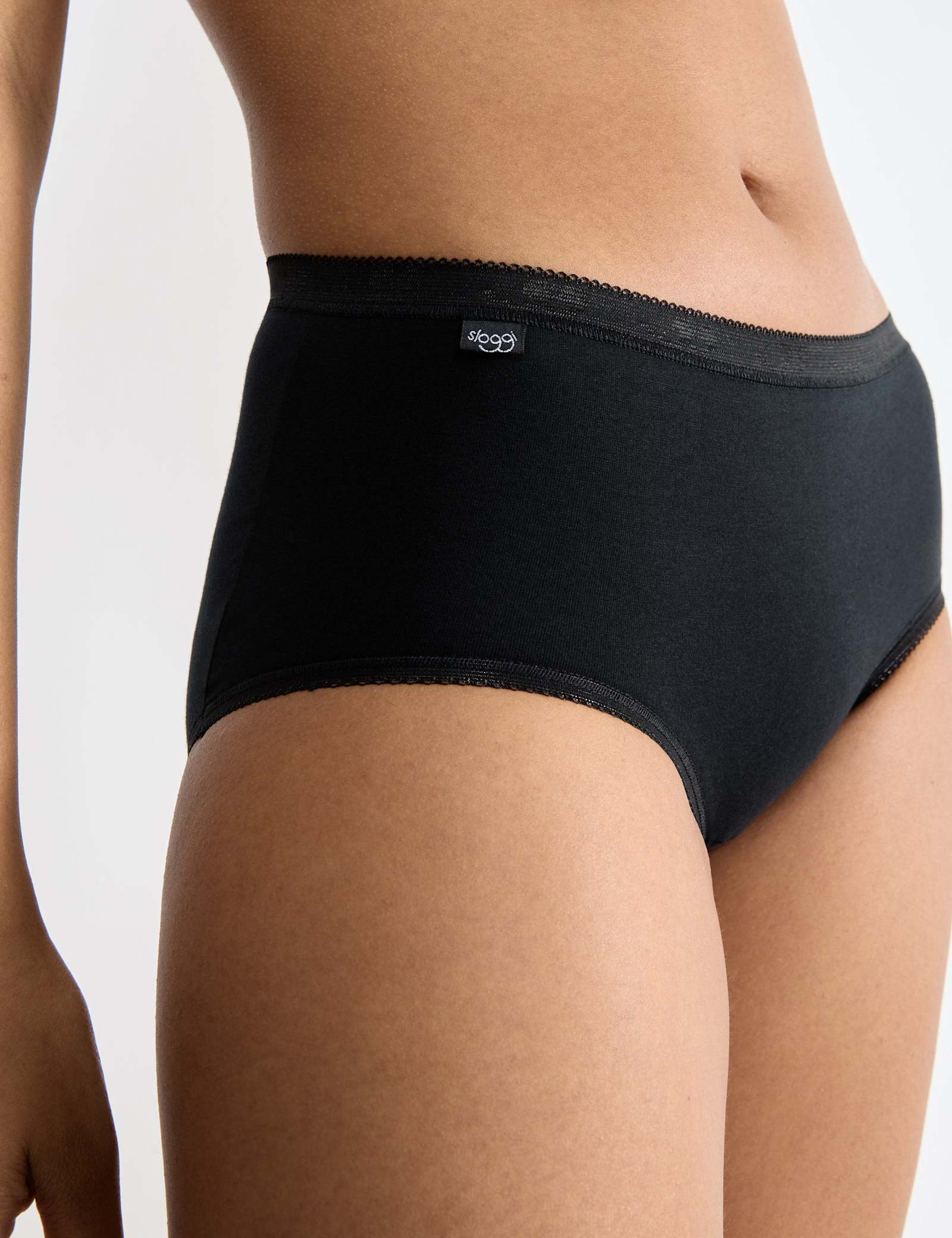 4pk Basic+ Cotton Rich Full Briefs - image 1
